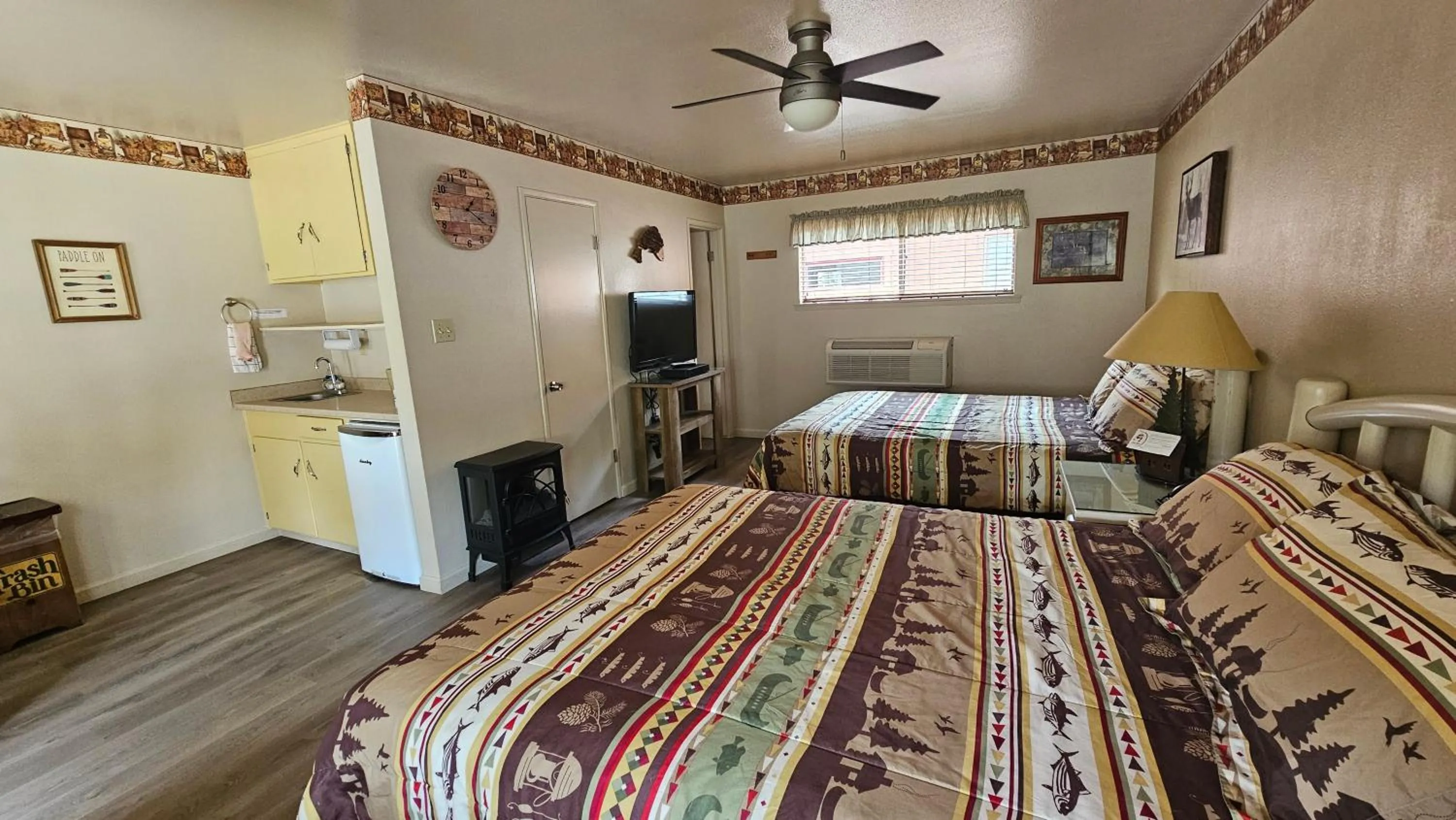Bed in Sequoia Lodge