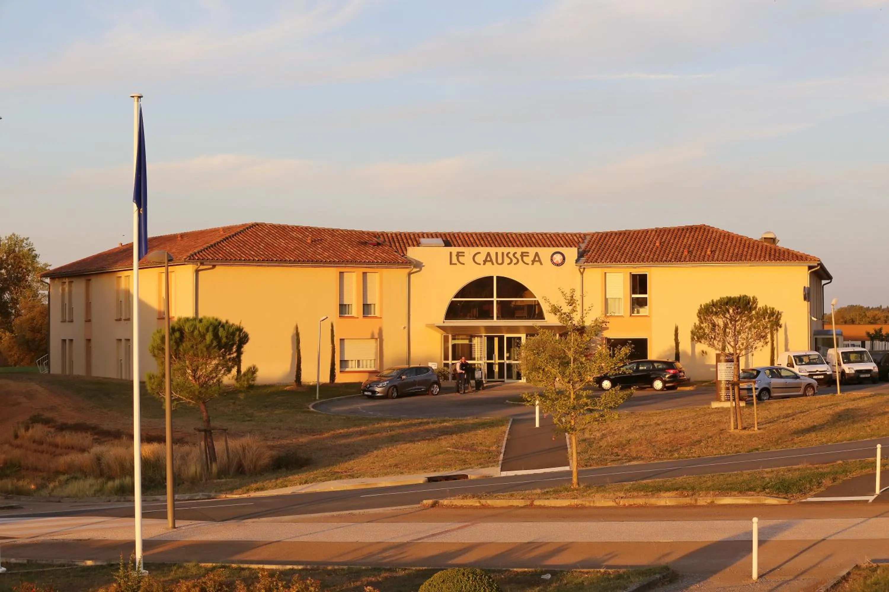 Facade/entrance in The Originals City, Hôtel Le Causséa, Castres