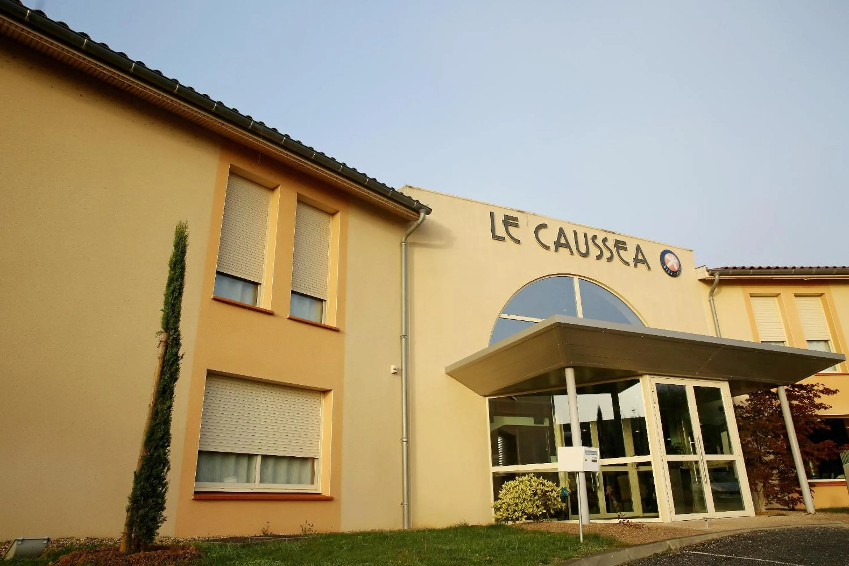 Facade/entrance in The Originals City, Hôtel Le Causséa, Castres