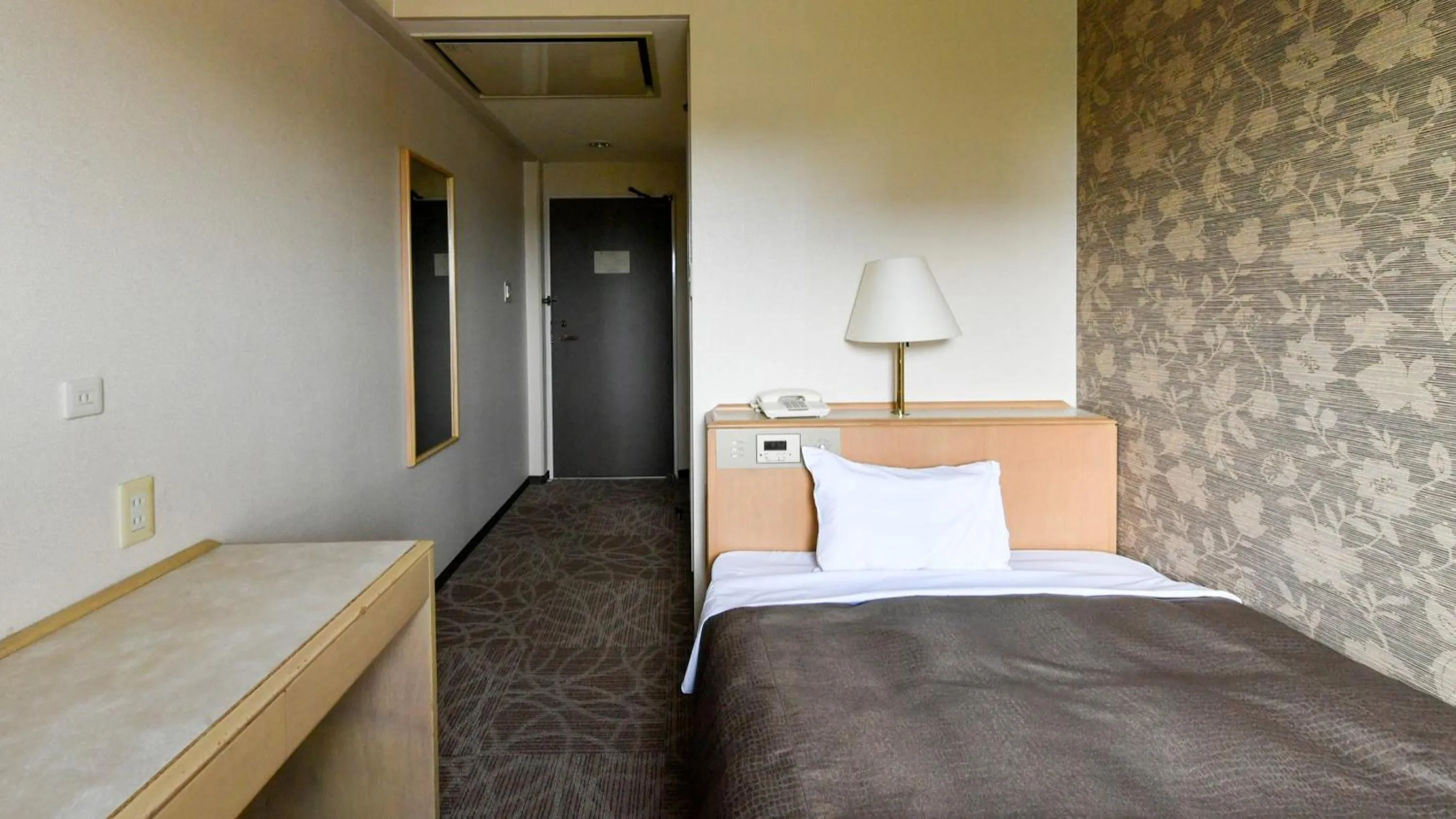 Photo of the whole room, Bed in Okazaki Daiichi Hotel