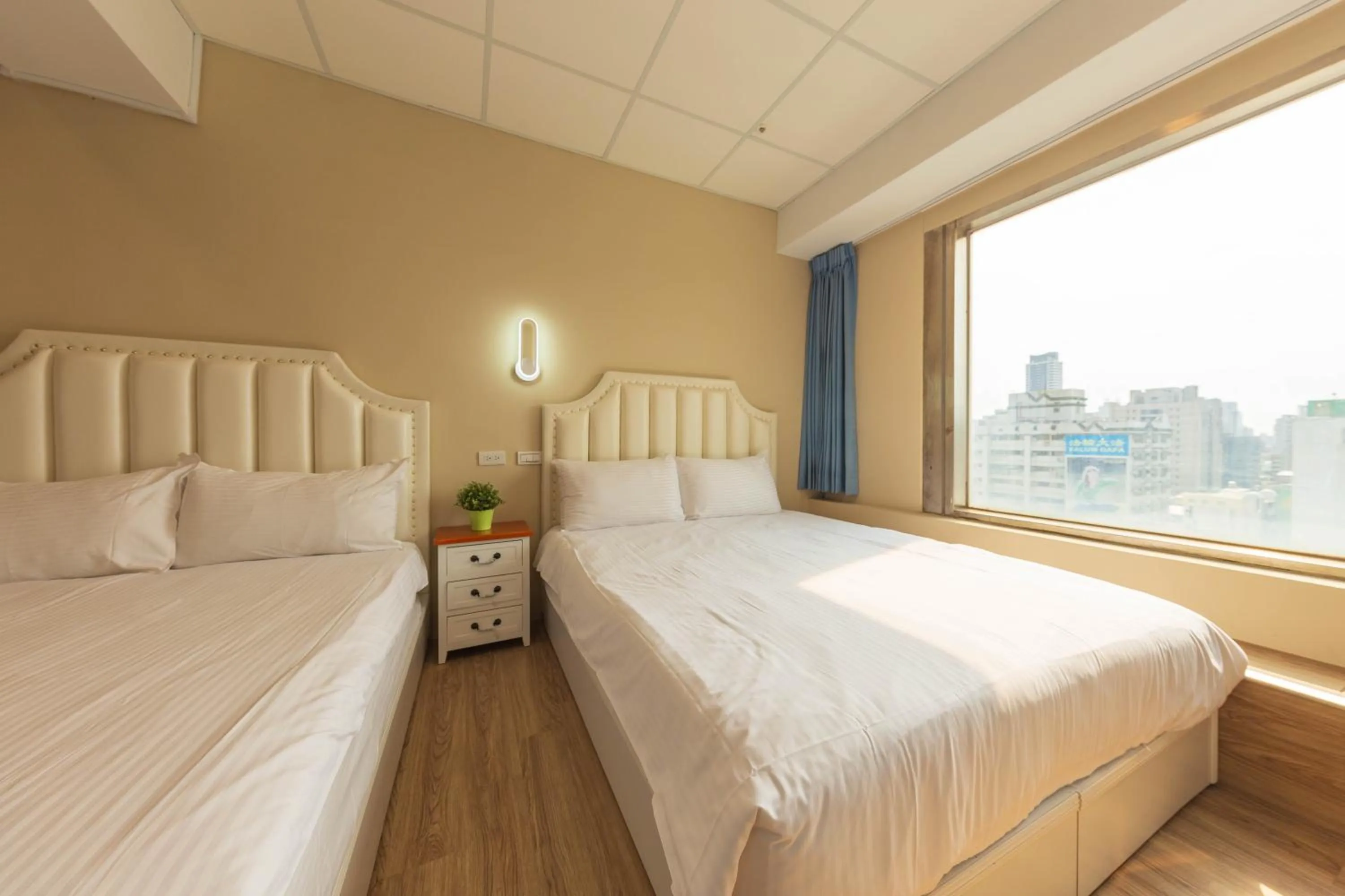 Photo of the whole room, Bed in Liu He Su Hotel