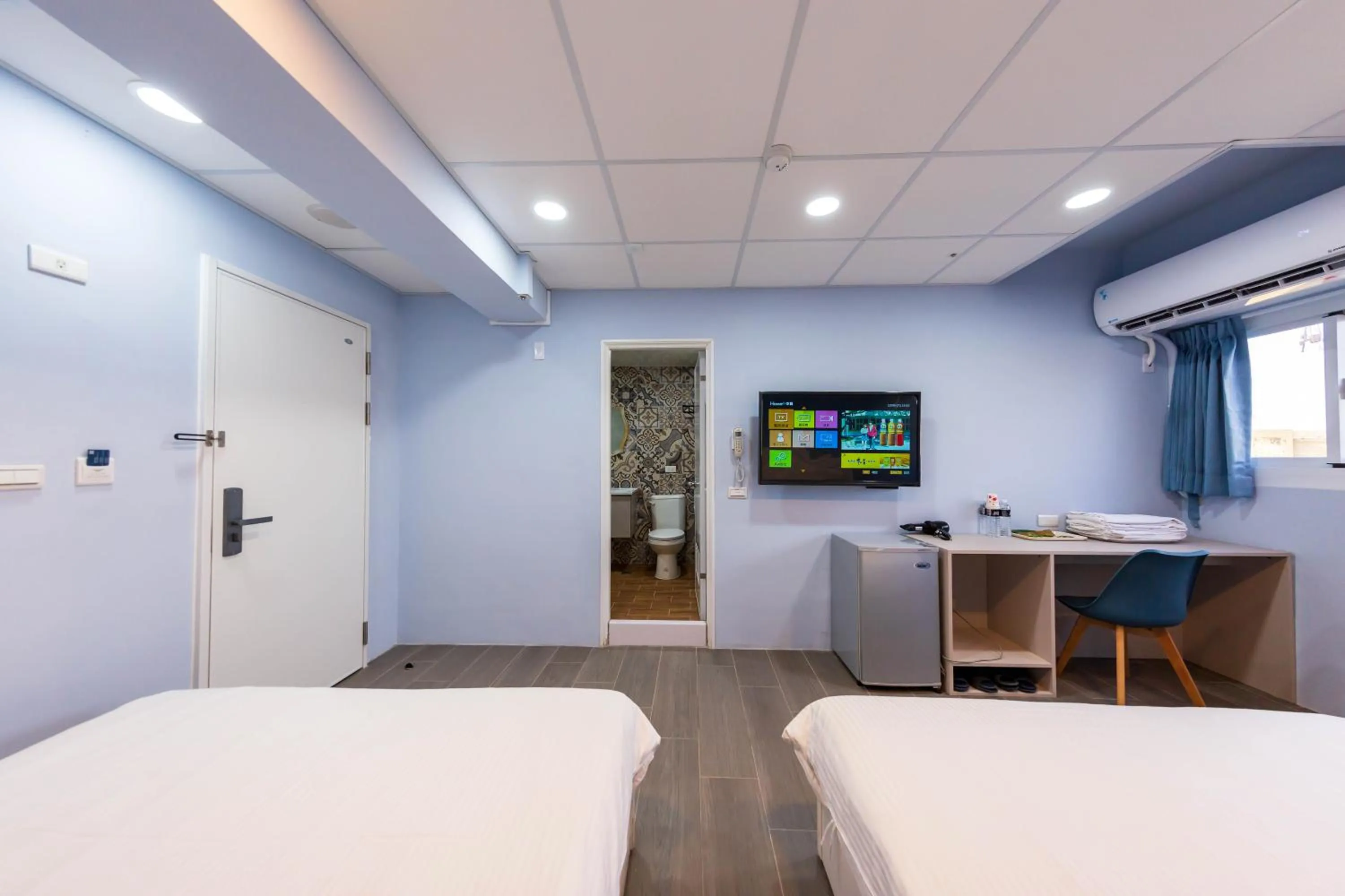 Photo of the whole room, Bed in Liu He Su Hotel