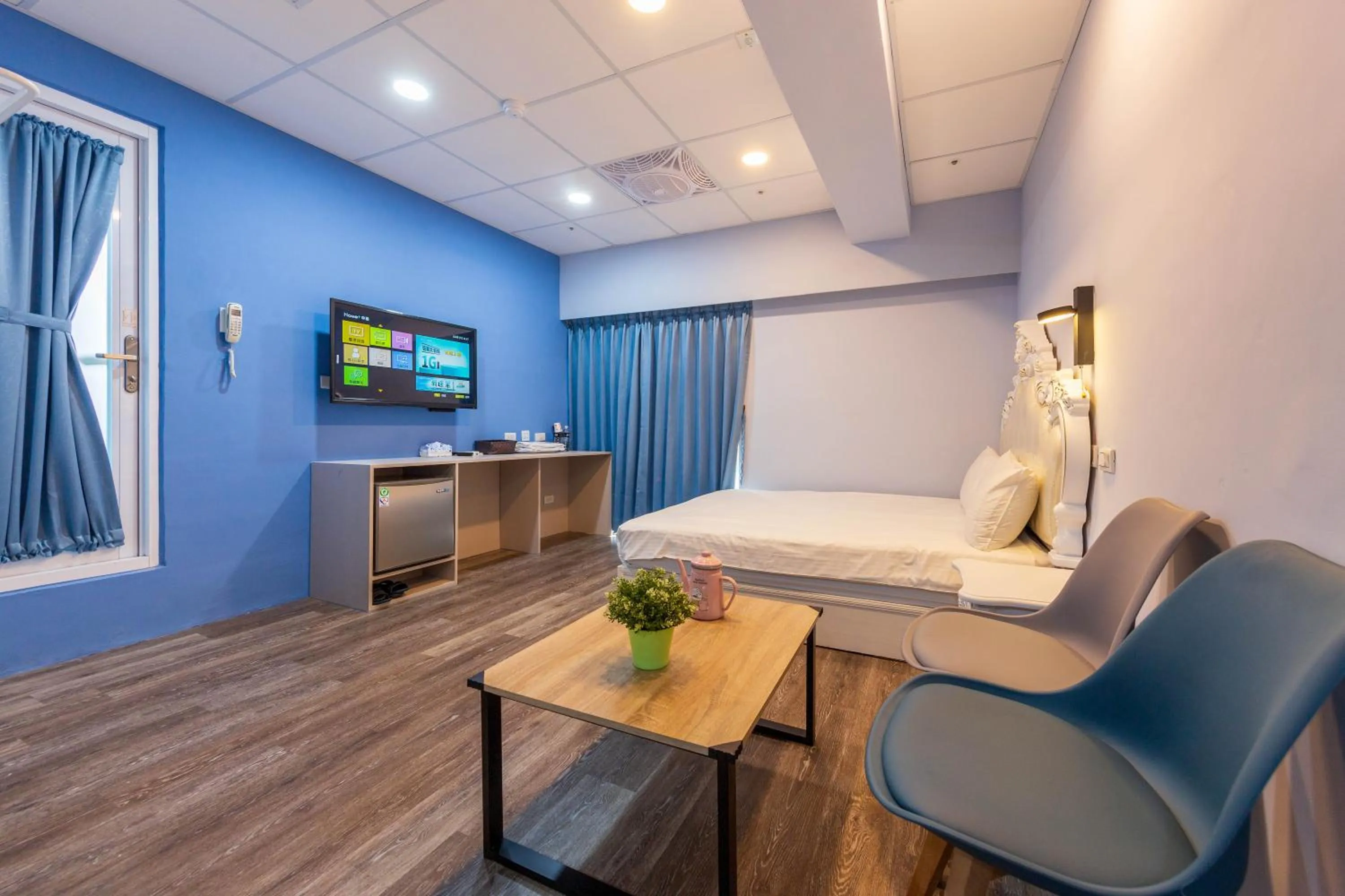 Photo of the whole room, Bed in Liu He Su Hotel