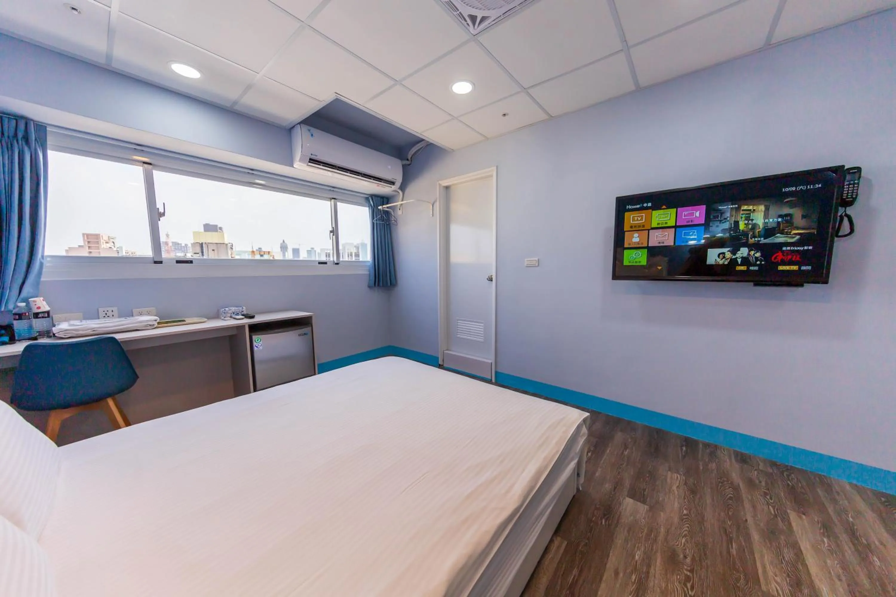 Photo of the whole room, Bed in Liu He Su Hotel