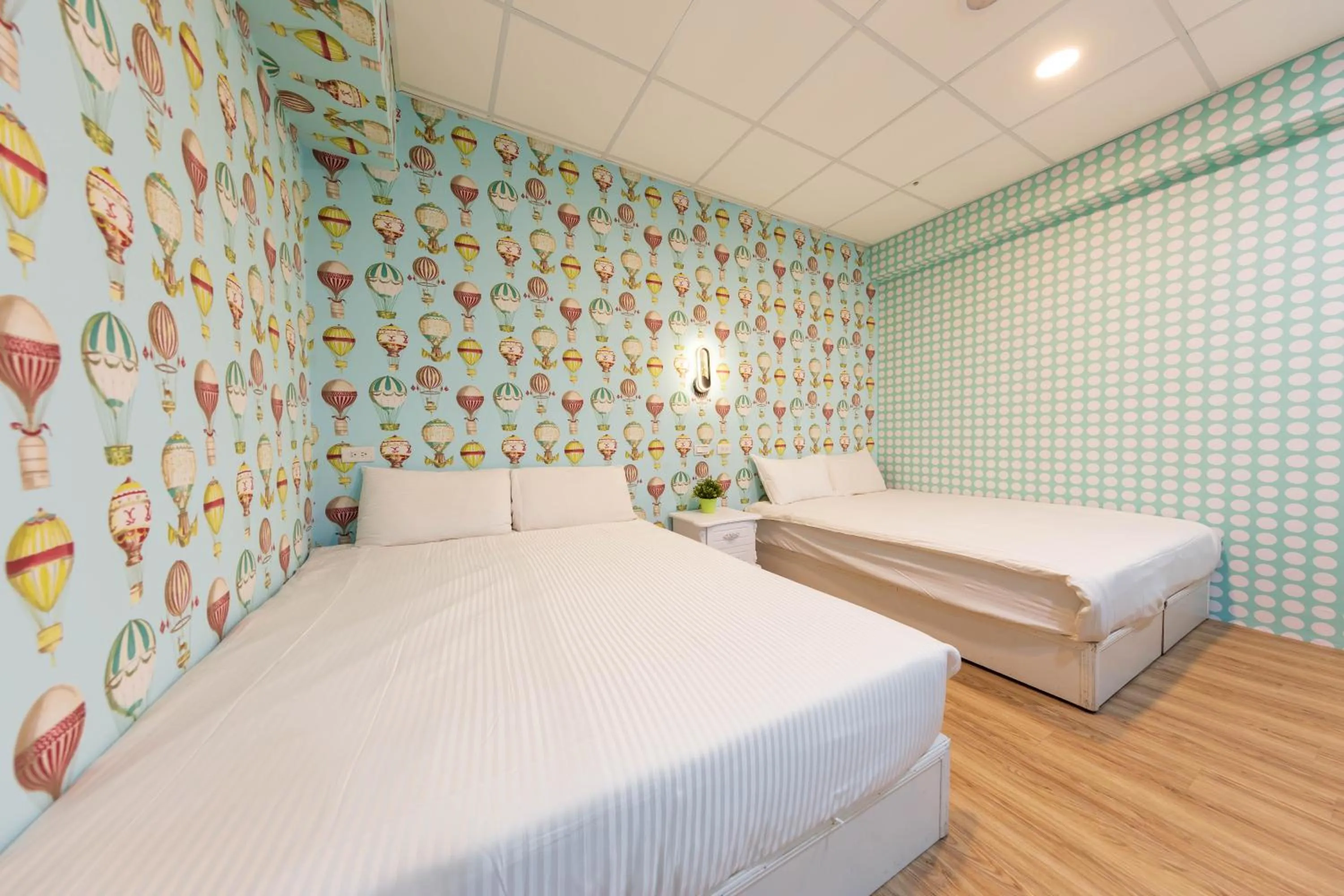 Photo of the whole room, Bed in Liu He Su Hotel