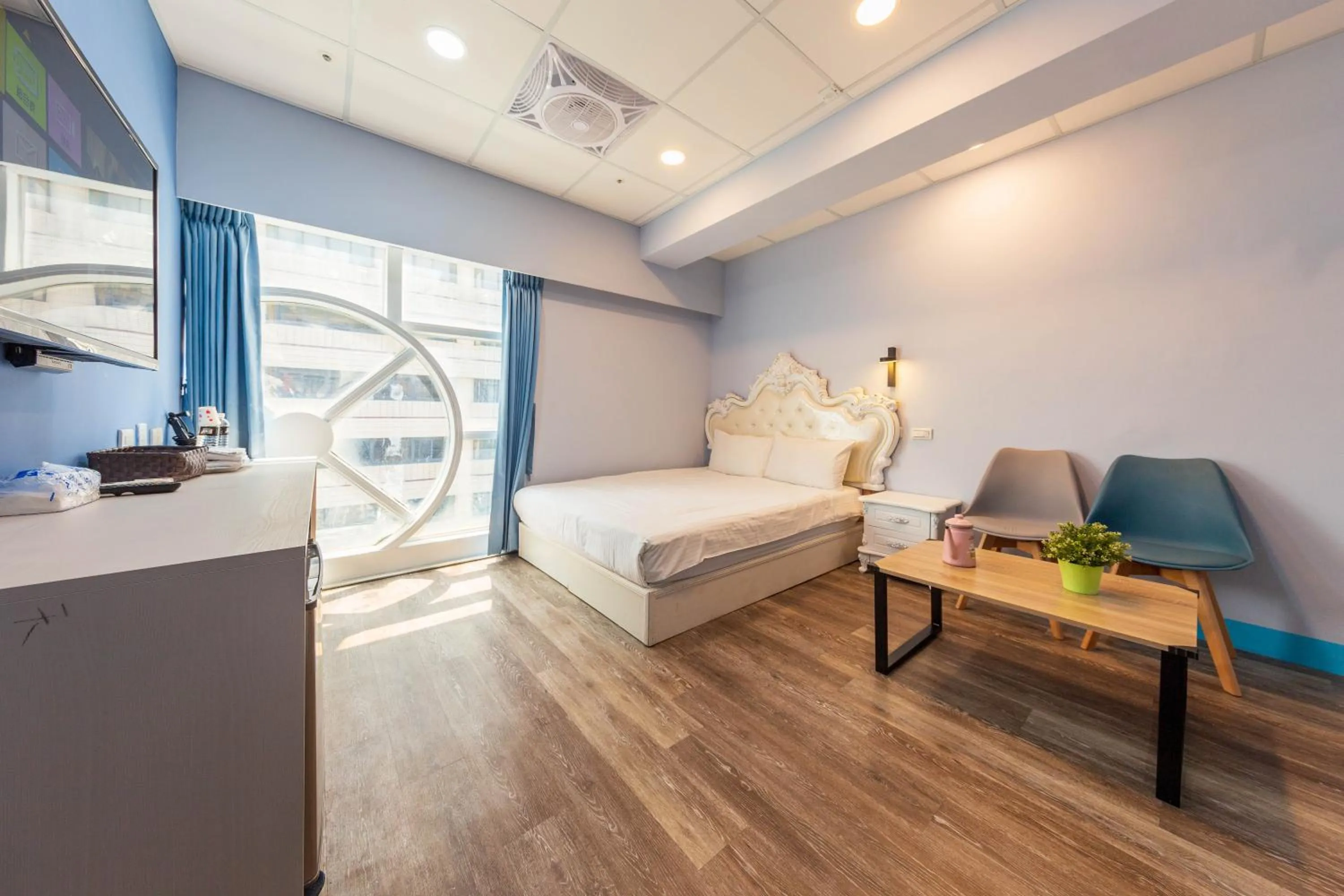 Photo of the whole room, Bed in Liu He Su Hotel