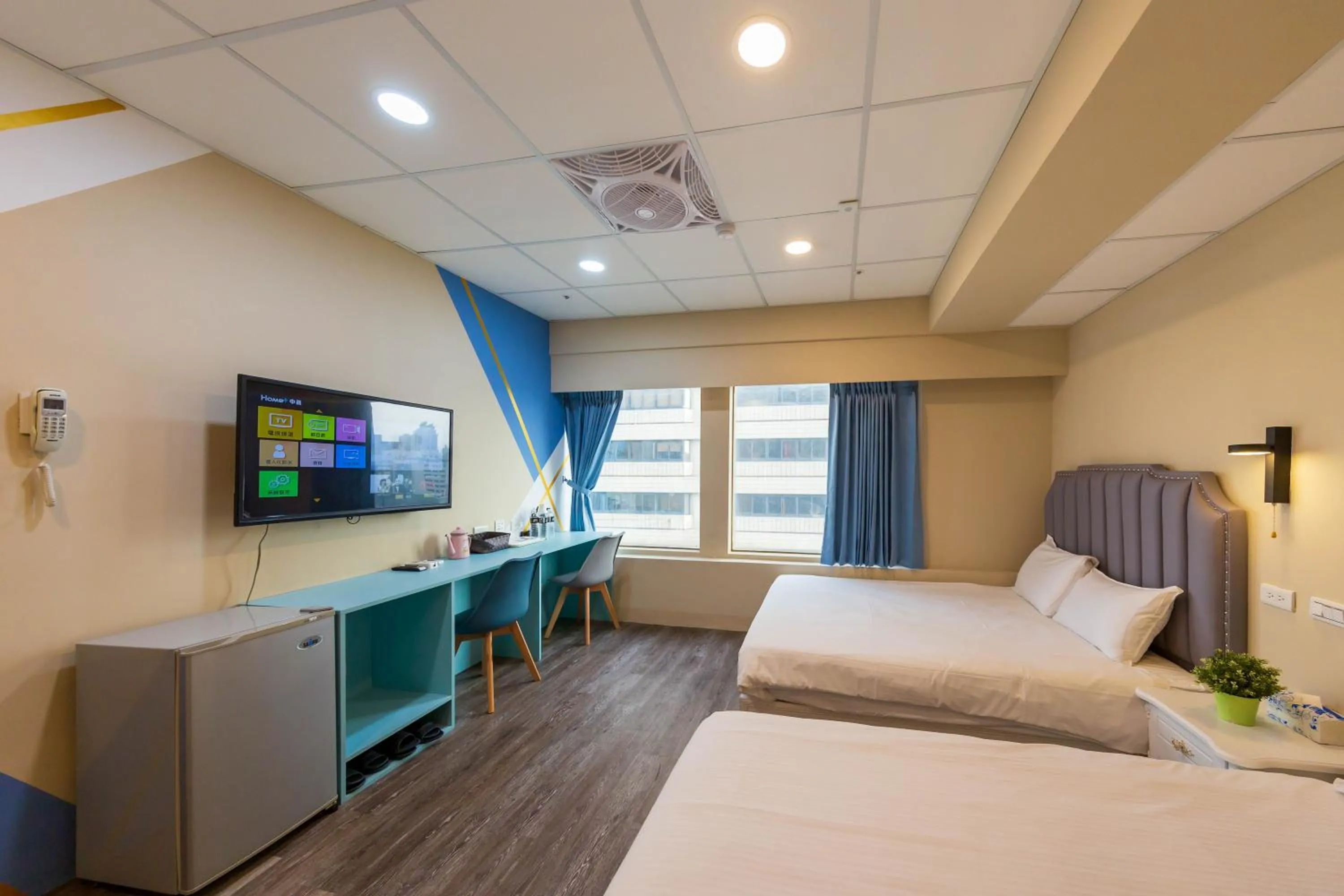 Photo of the whole room, Bed in Liu He Su Hotel