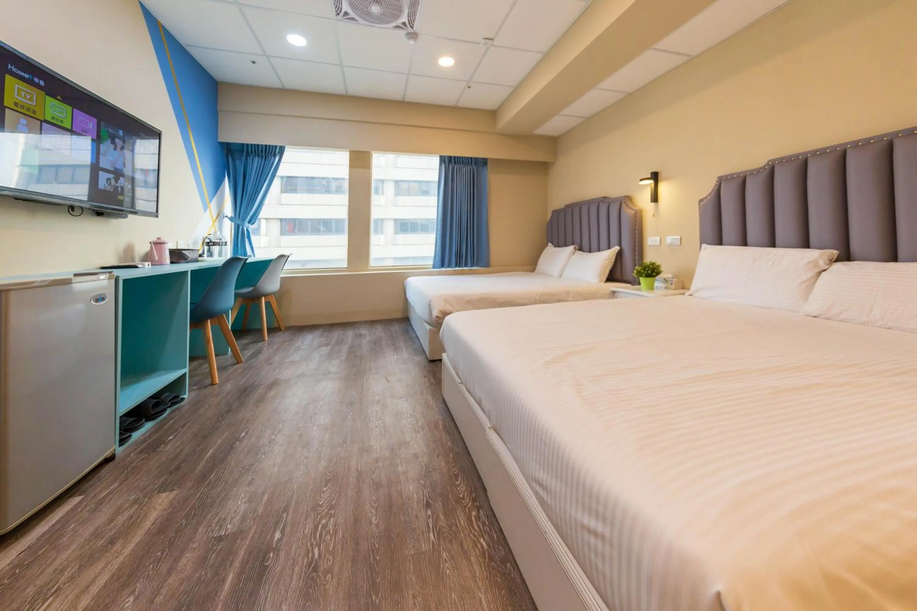 Photo of the whole room, Bed in Liu He Su Hotel