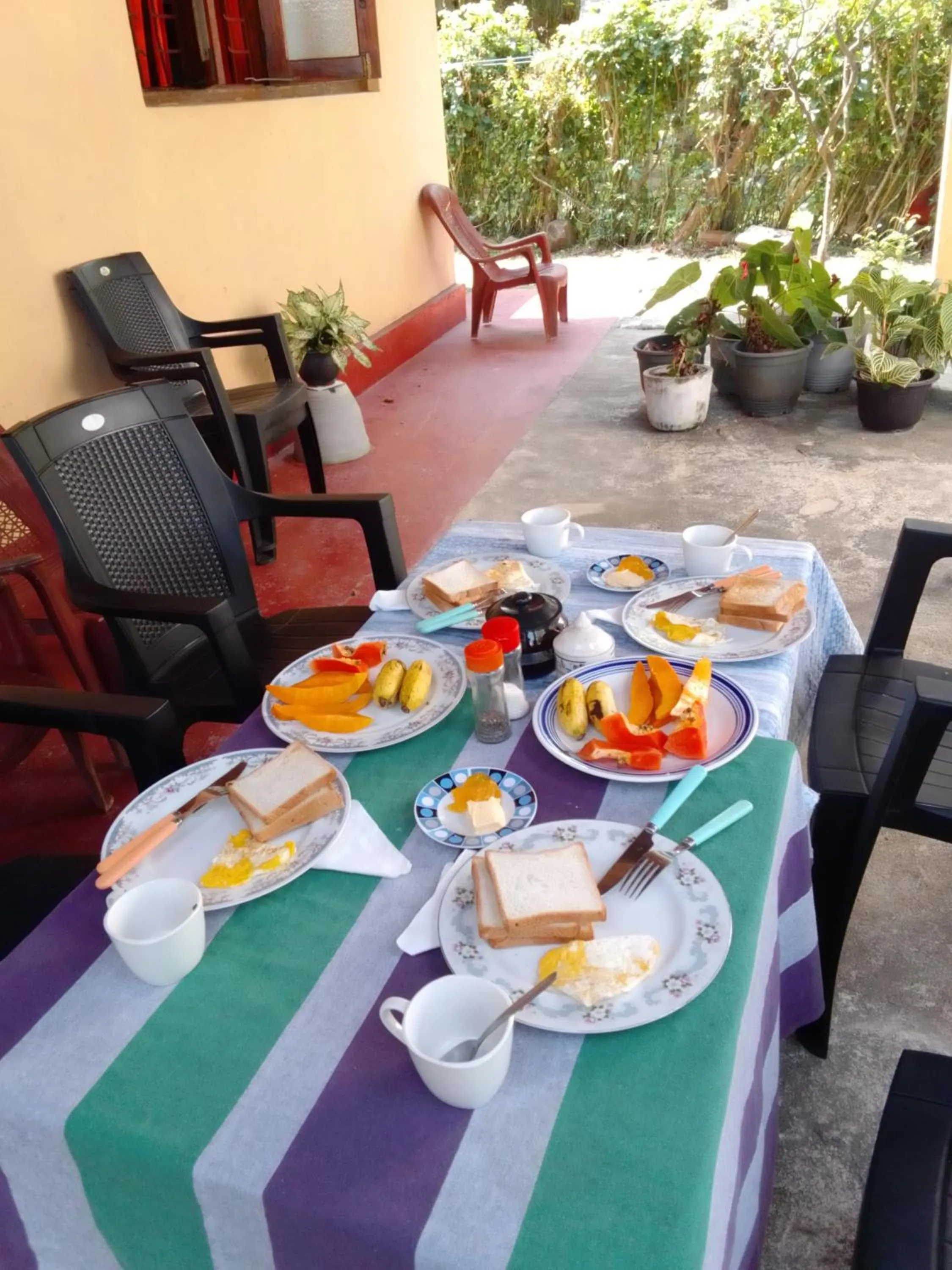 Food and drinks in Jumera Villa Mirissa