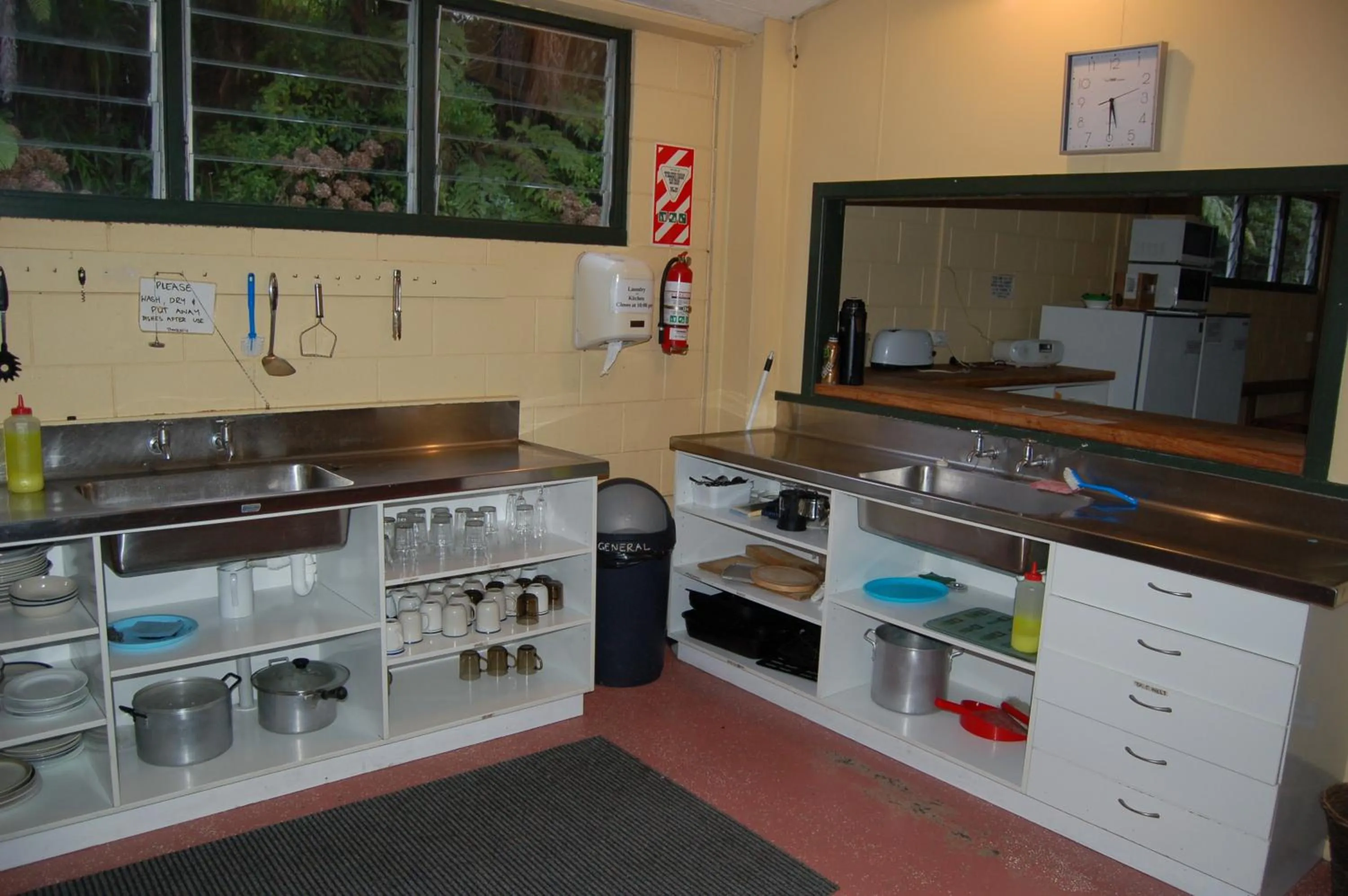 Kitchen or kitchenette in Egmont Eco Leisure Park & Backpackers