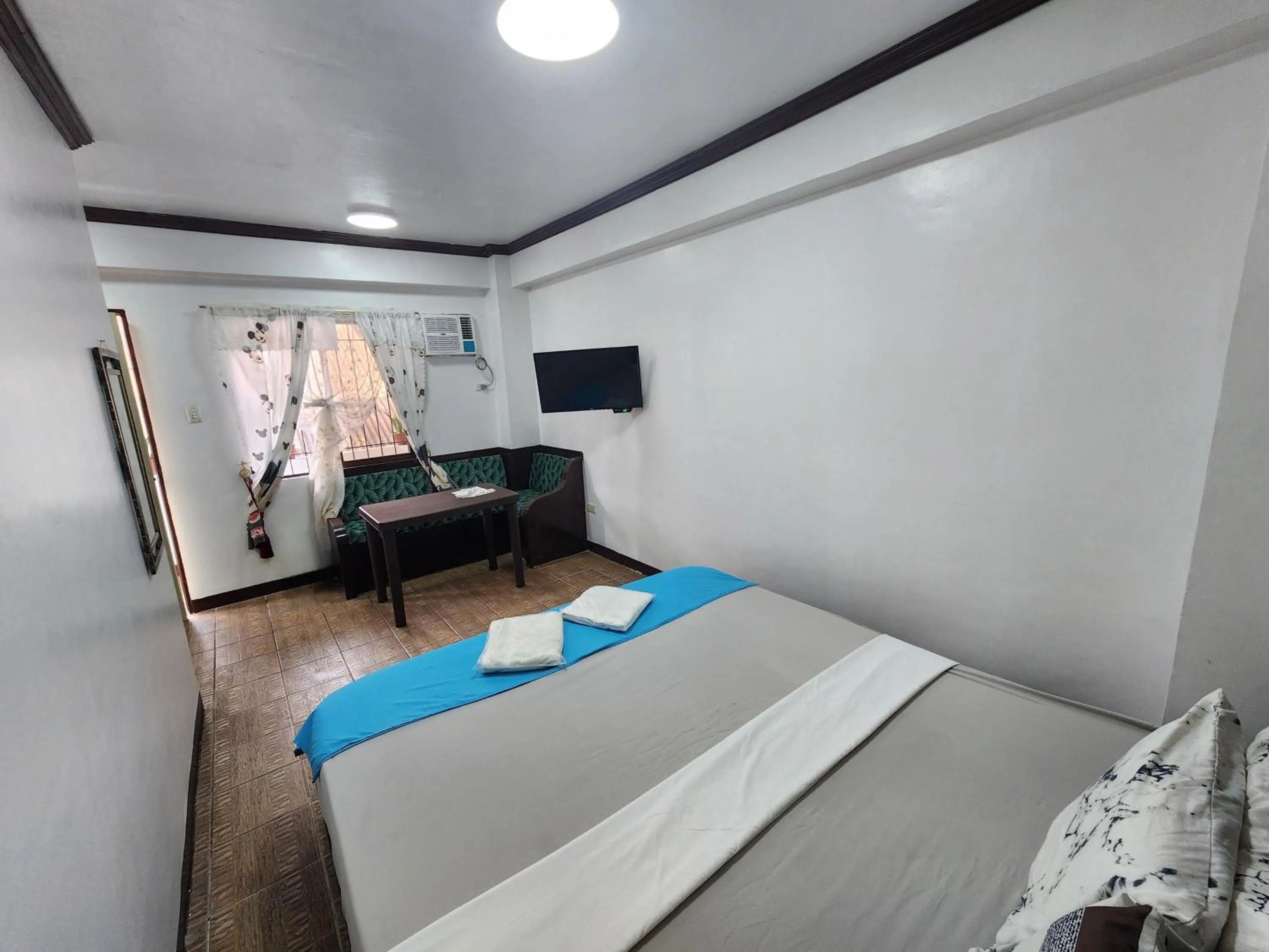 Bed in MB's Garden Inn