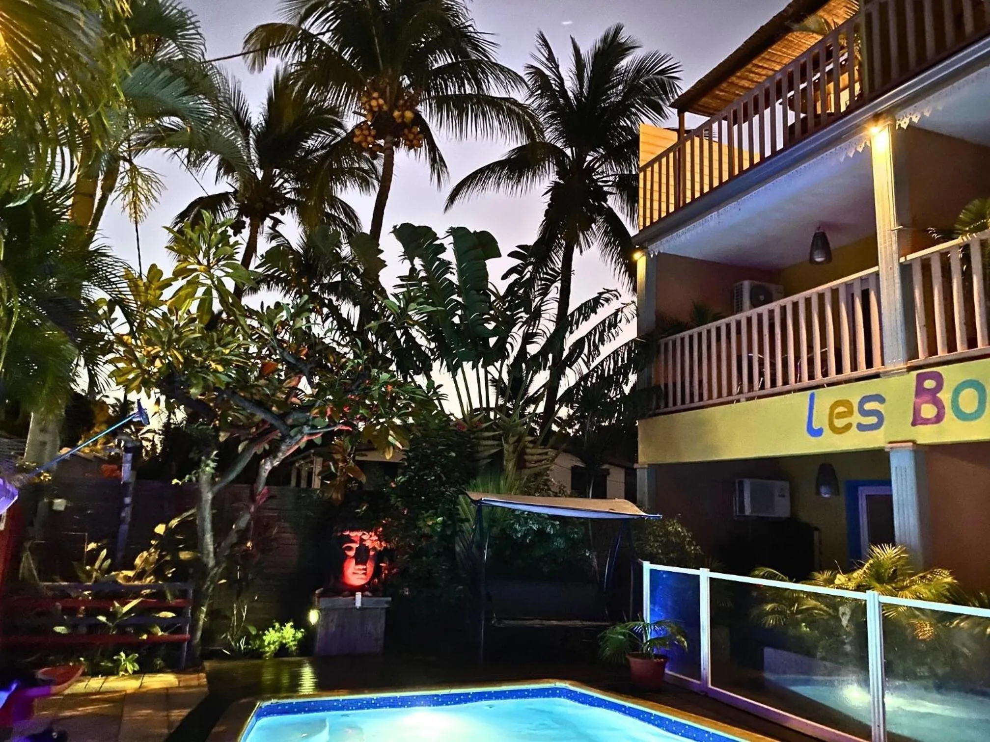 Swimming pool in Hôtel les Bougainvilliers