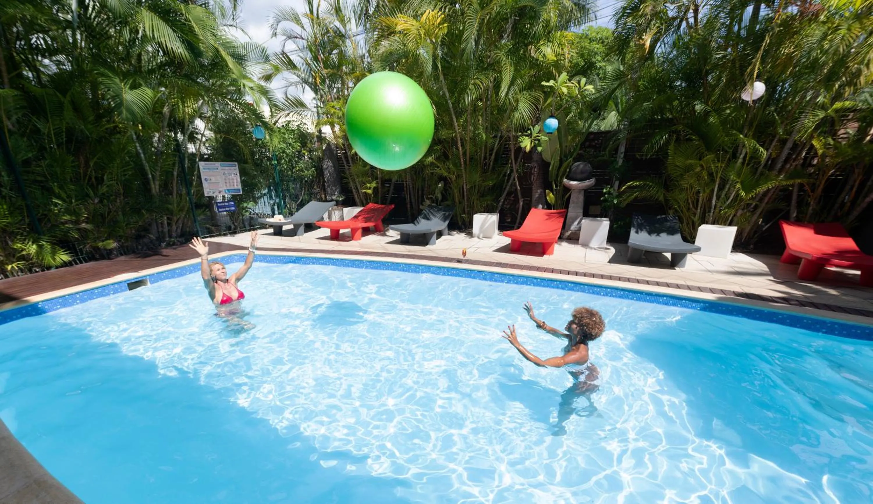 Swimming pool in Hôtel les Bougainvilliers