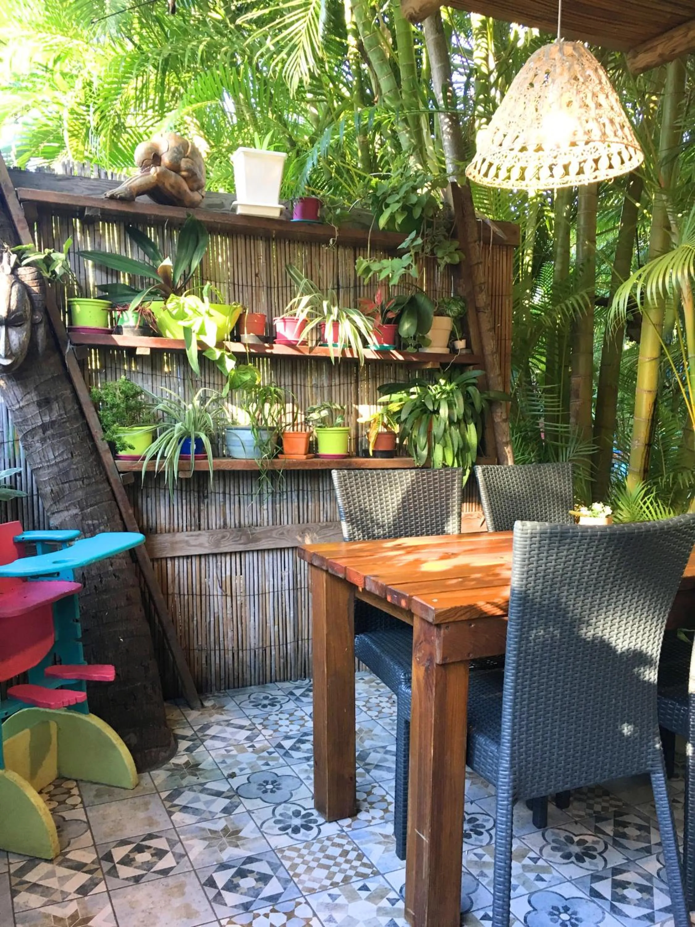 Restaurant/places to eat in Hôtel les Bougainvilliers