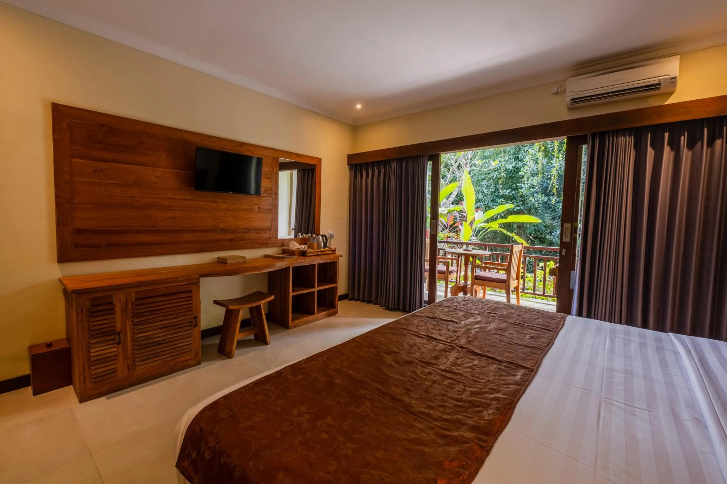 Bed in Alamdini Resort Ubud