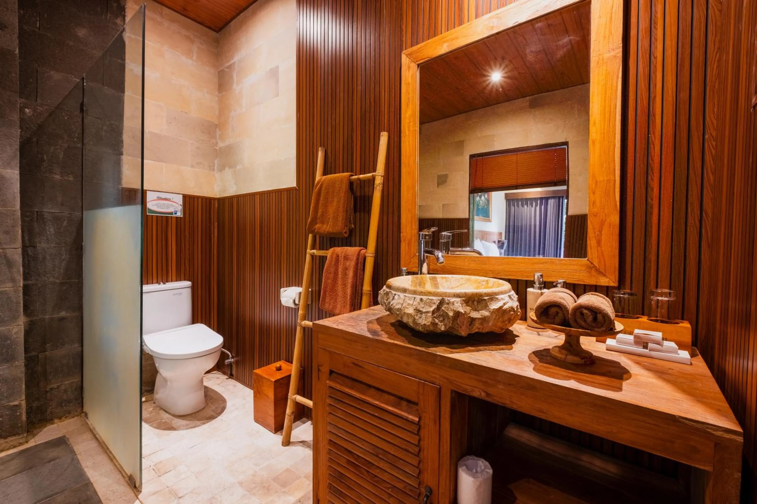 Toilet in Alamdini Resort Ubud