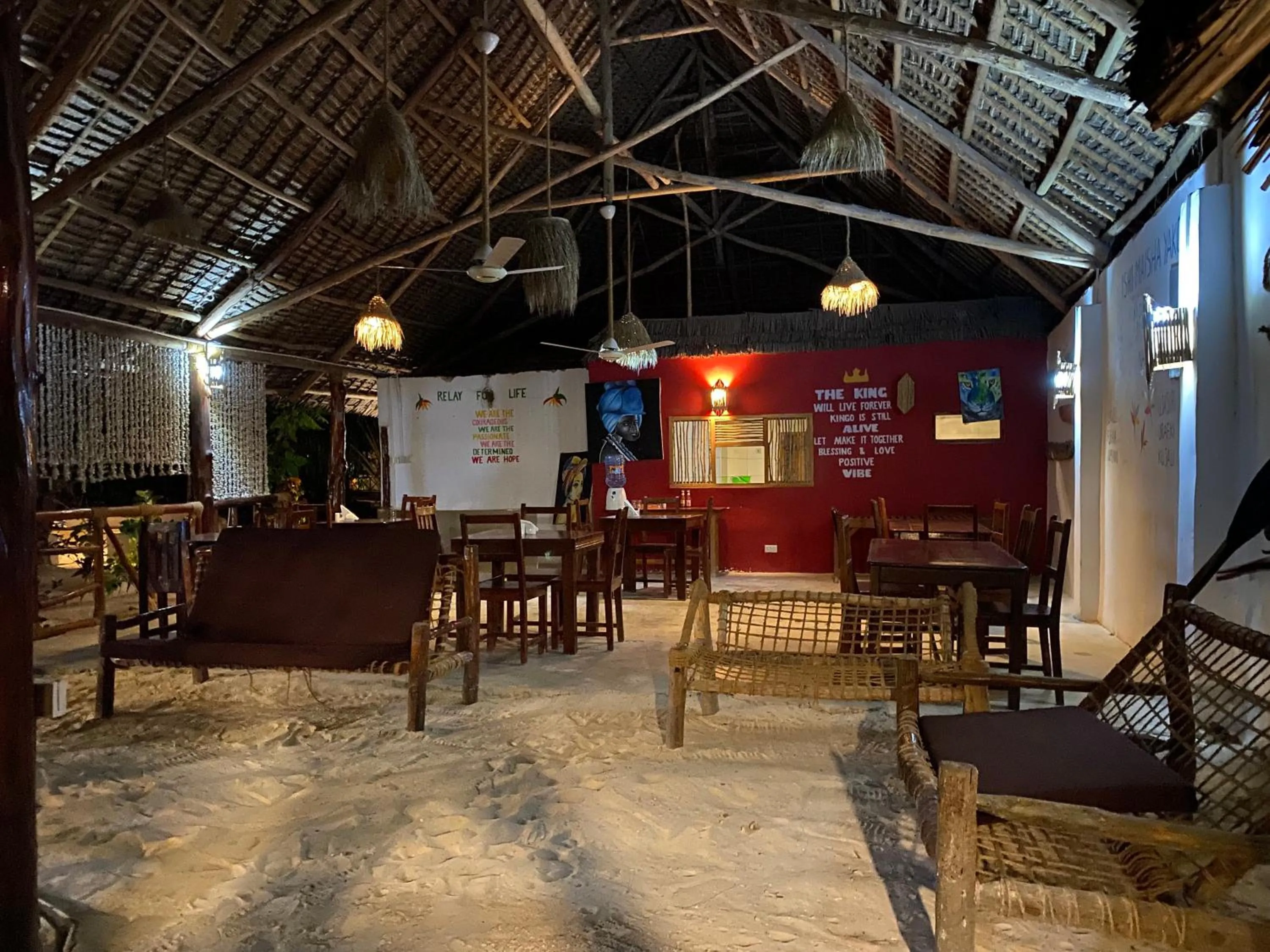 Restaurant/places to eat in Mpole Bungalows