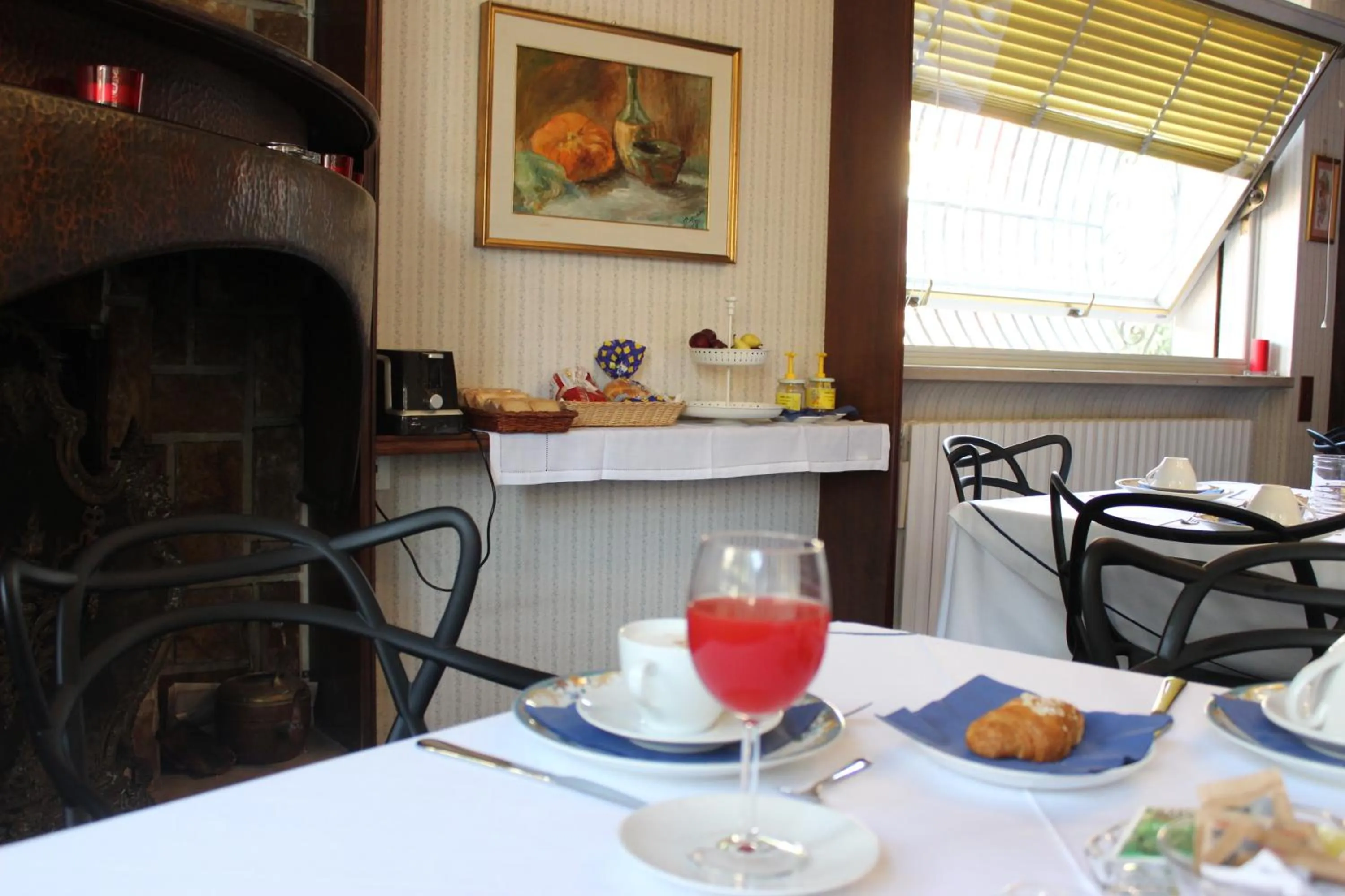 Communal lounge/ TV room in Villa Wanda - Residenza di charme