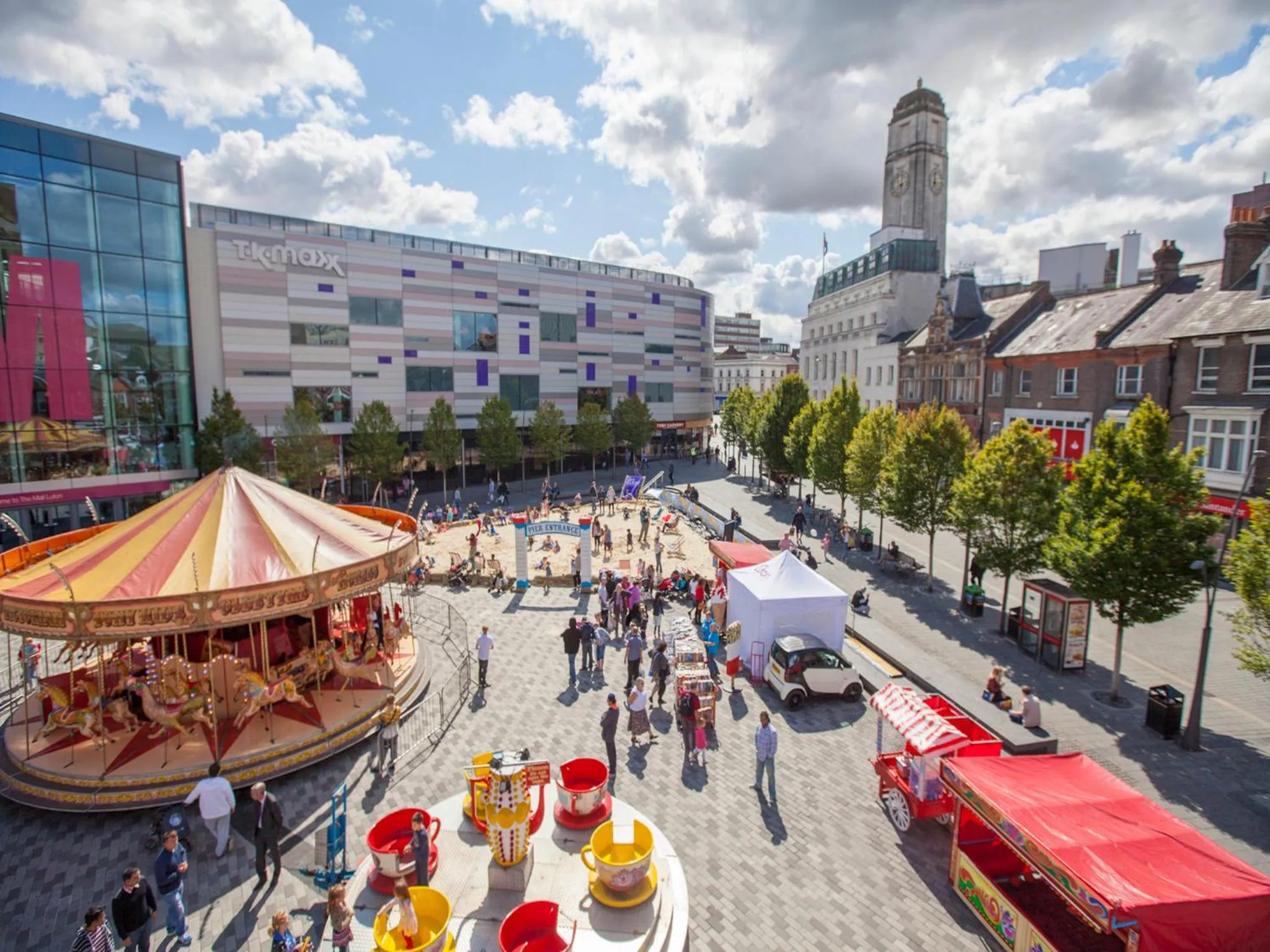 Shopping Area in Hastings House - Modern 2 Bedroom House in Central Luton & Near Airport