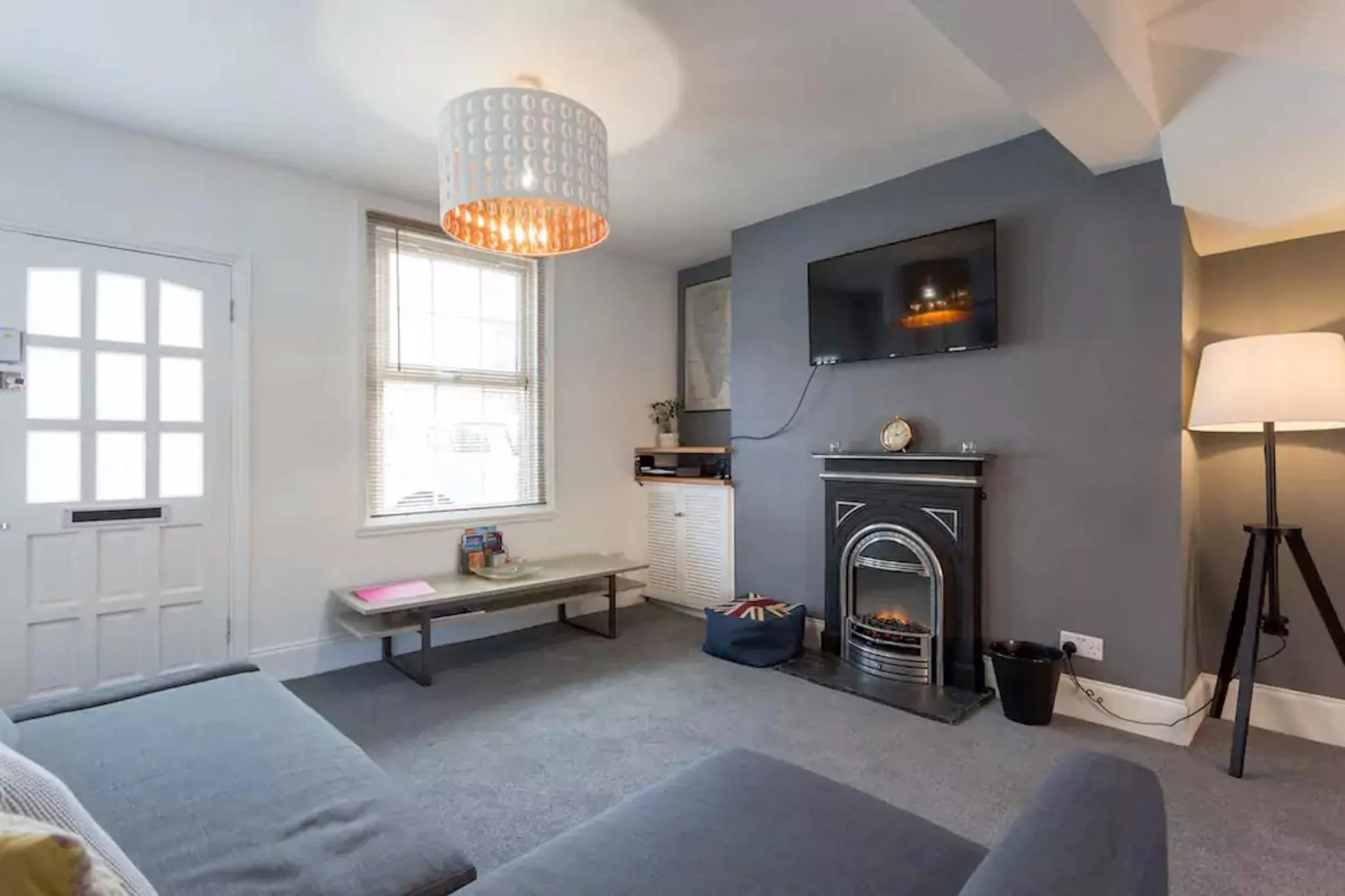 Living room in Hastings House - Modern 2 Bedroom House in Central Luton & Near Airport