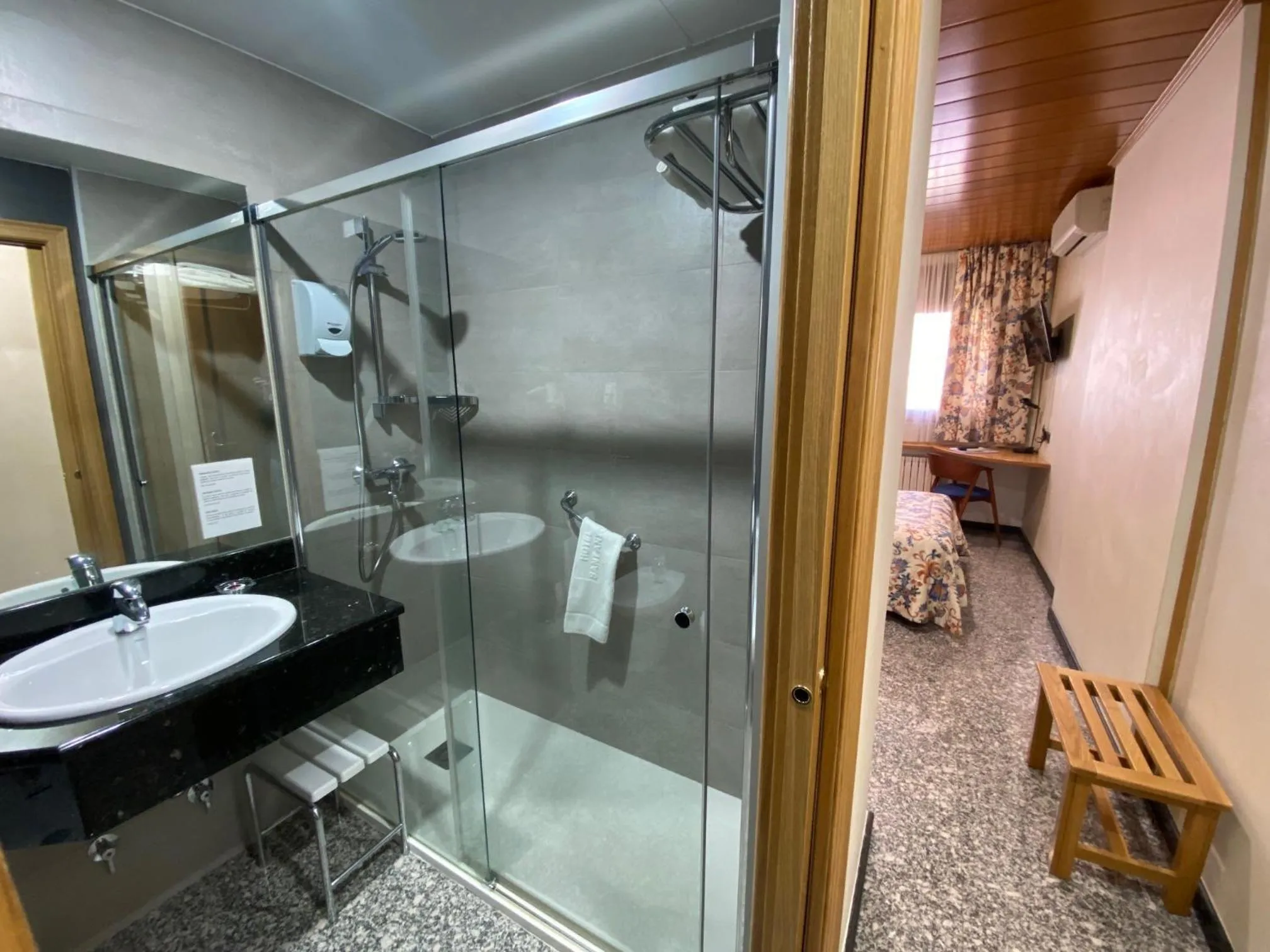 Shower in Hotel Sant Antoni