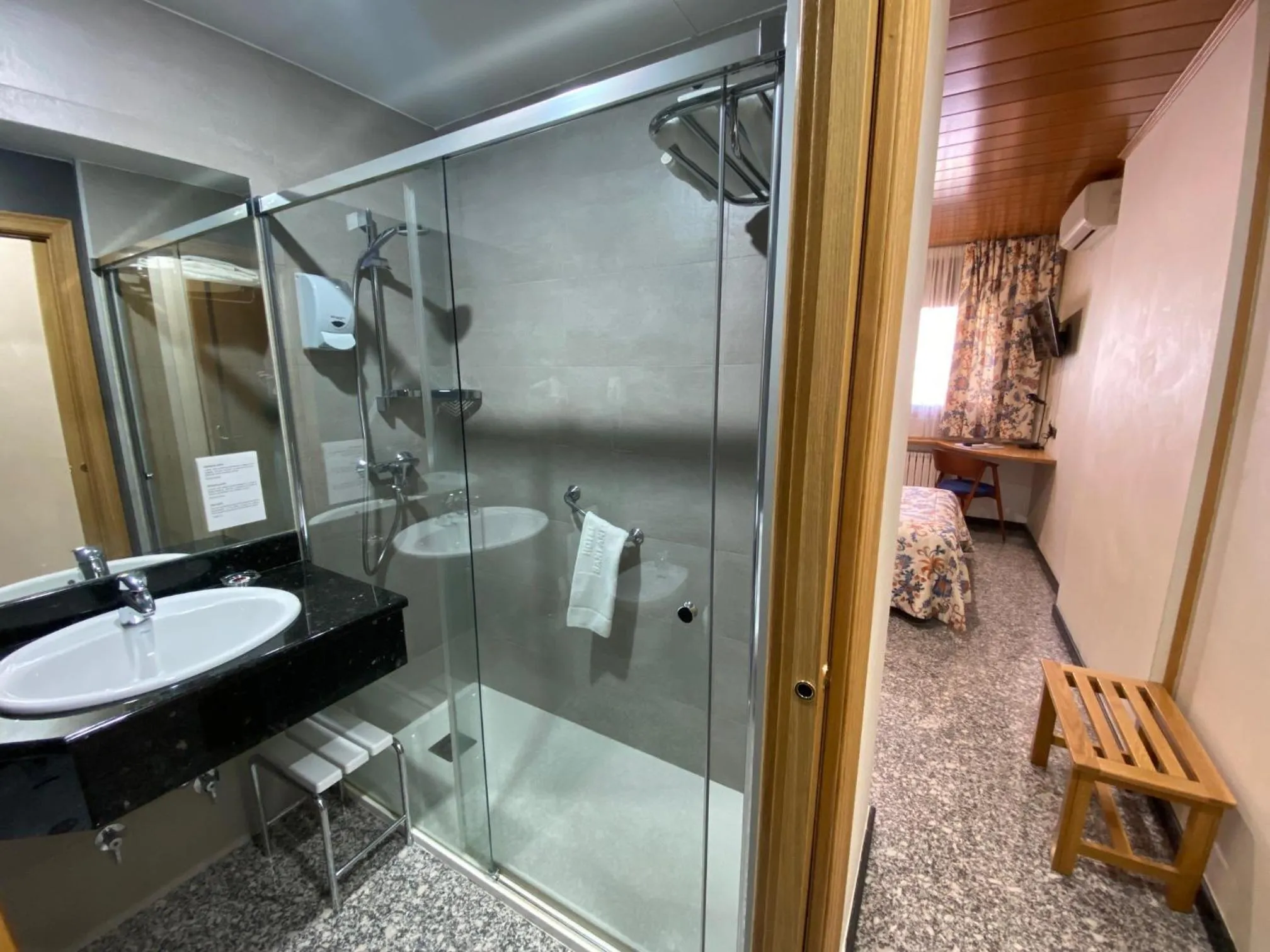 Shower in Hotel Sant Antoni