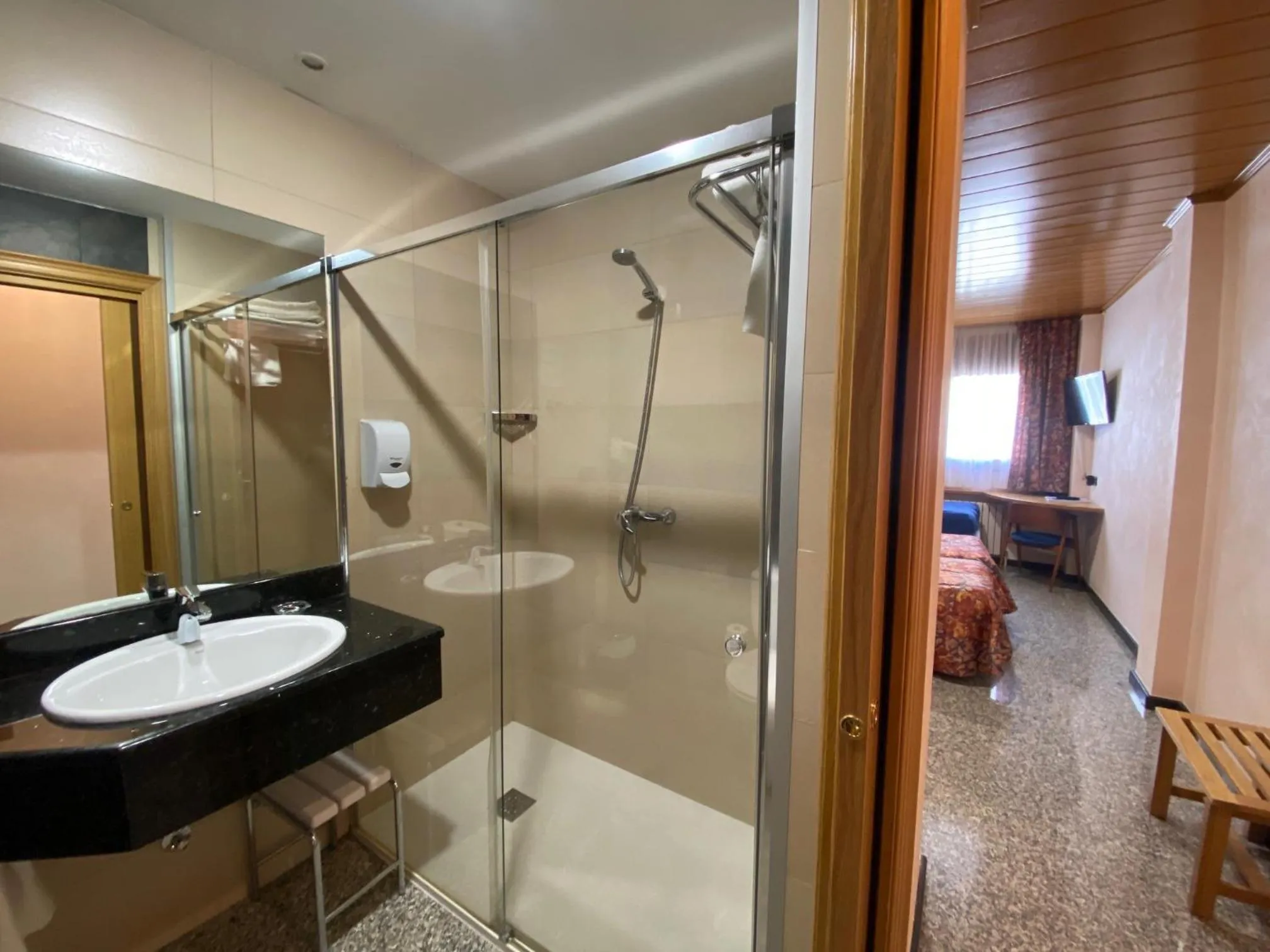 Shower in Hotel Sant Antoni
