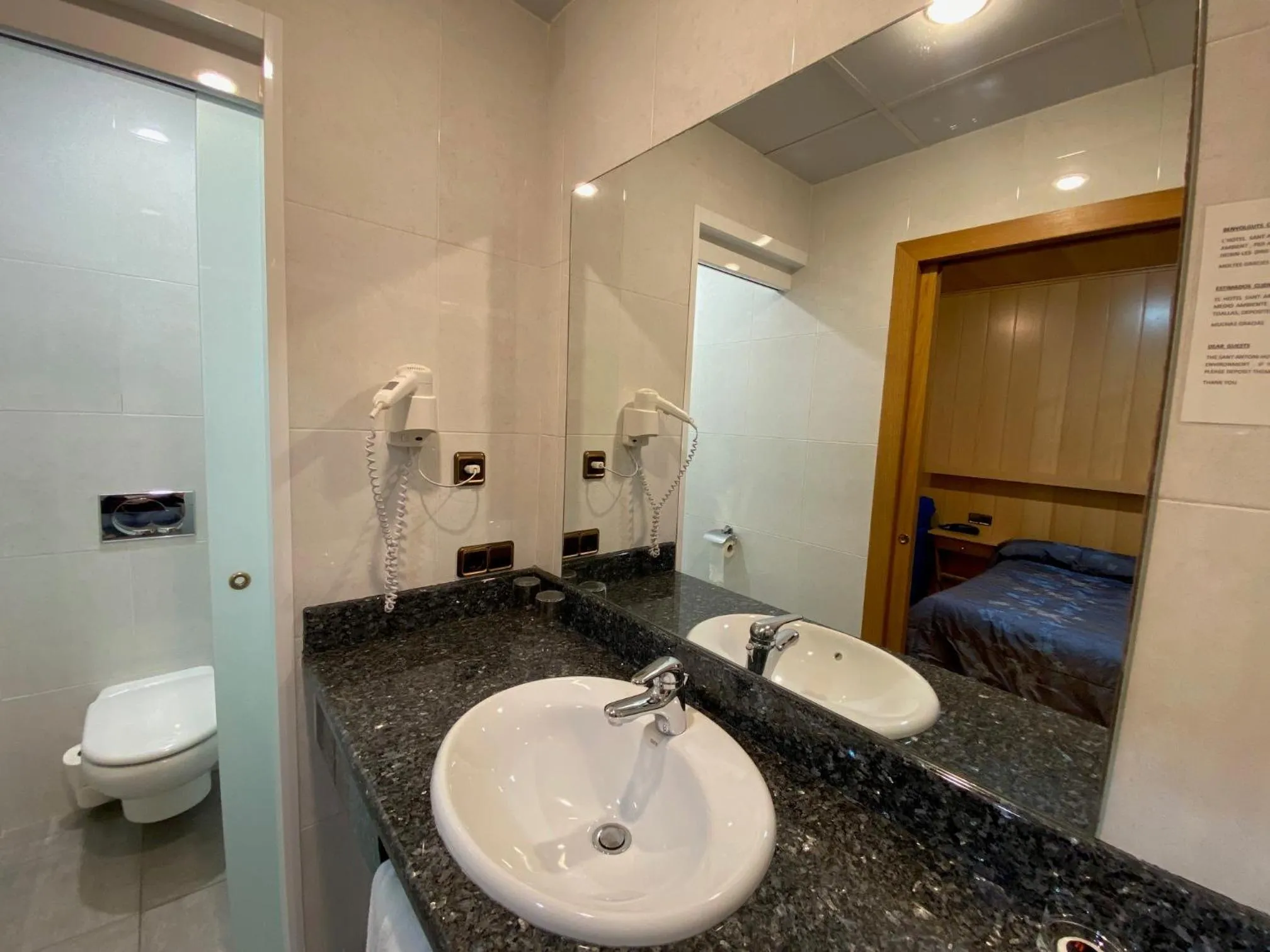 Toilet in Hotel Sant Antoni