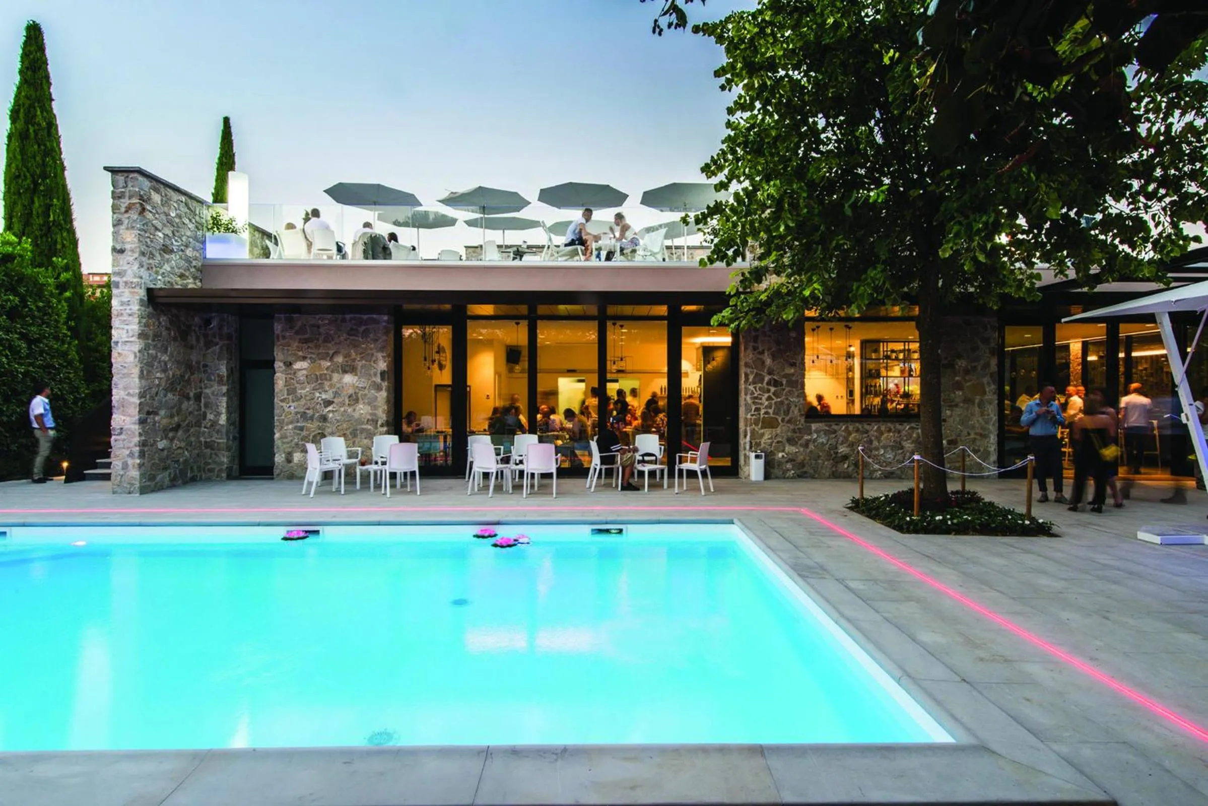 Restaurant/places to eat in Isola Verde Resort