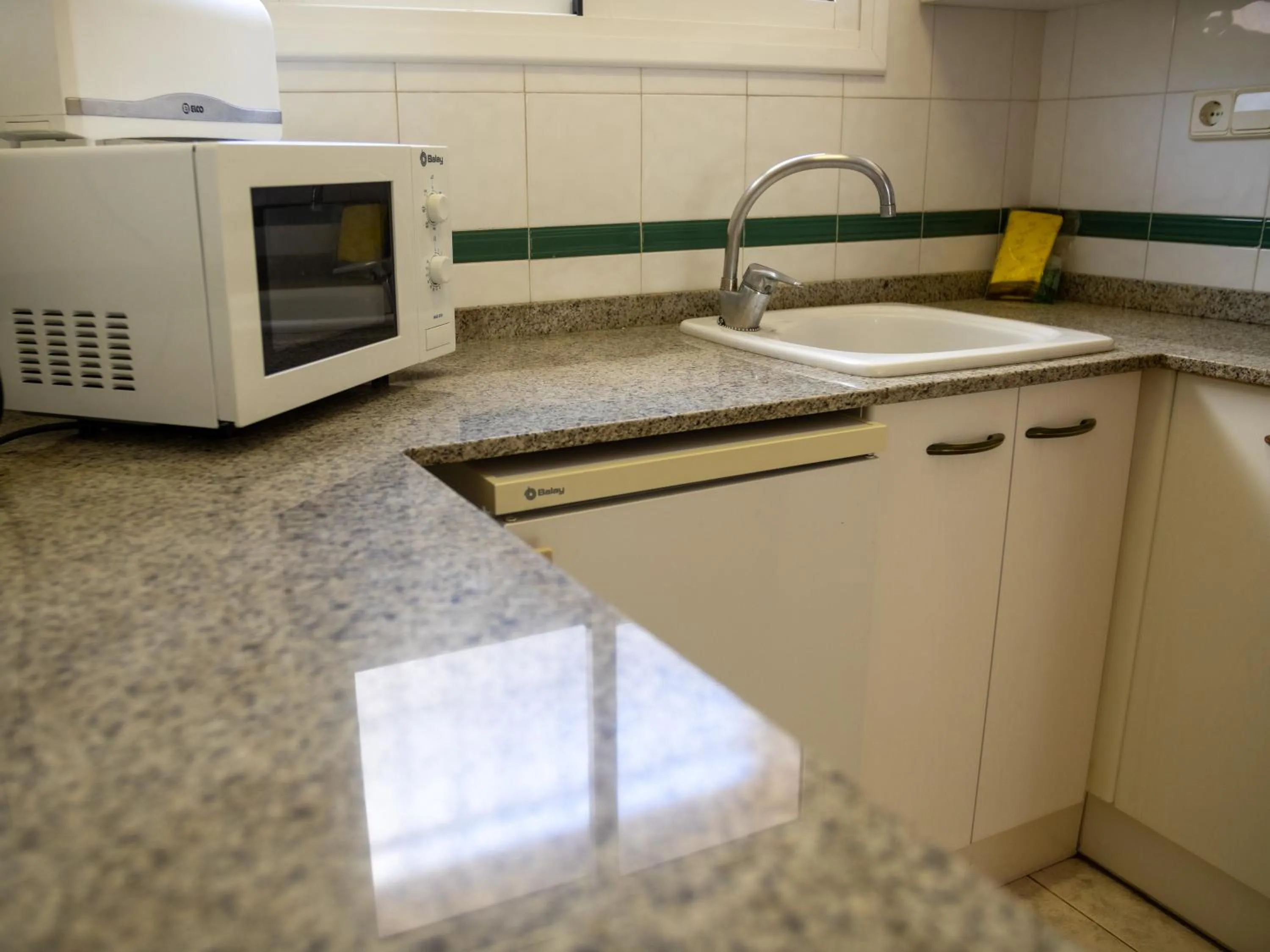 kitchen in Apartamentos Sunway Tara