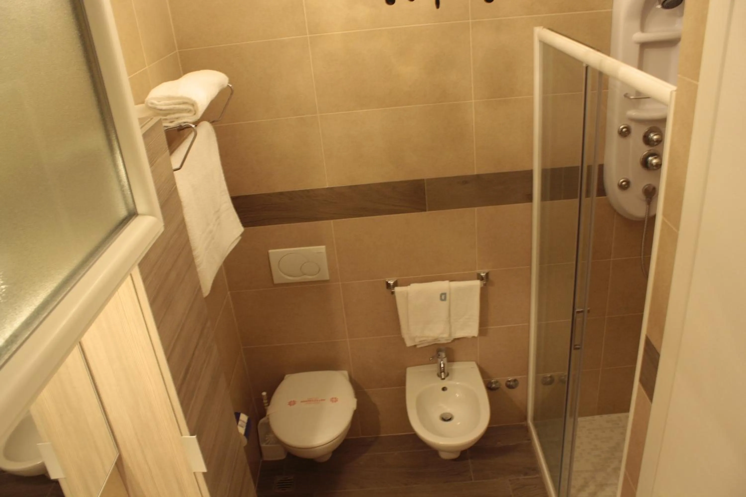 Shower in Hotel Donatella Pinarella