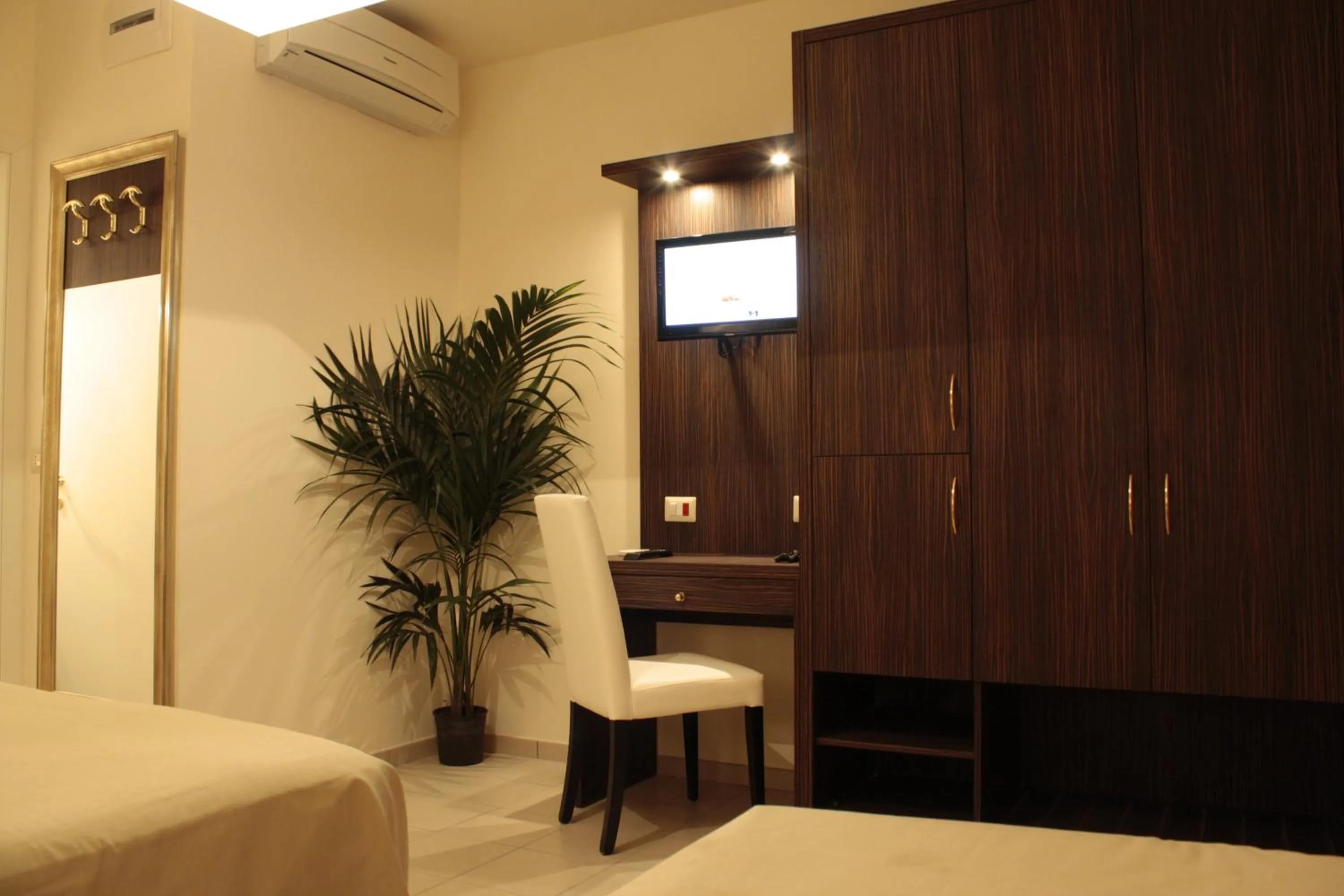 Bedroom, Bed in Hotel Donatella Pinarella