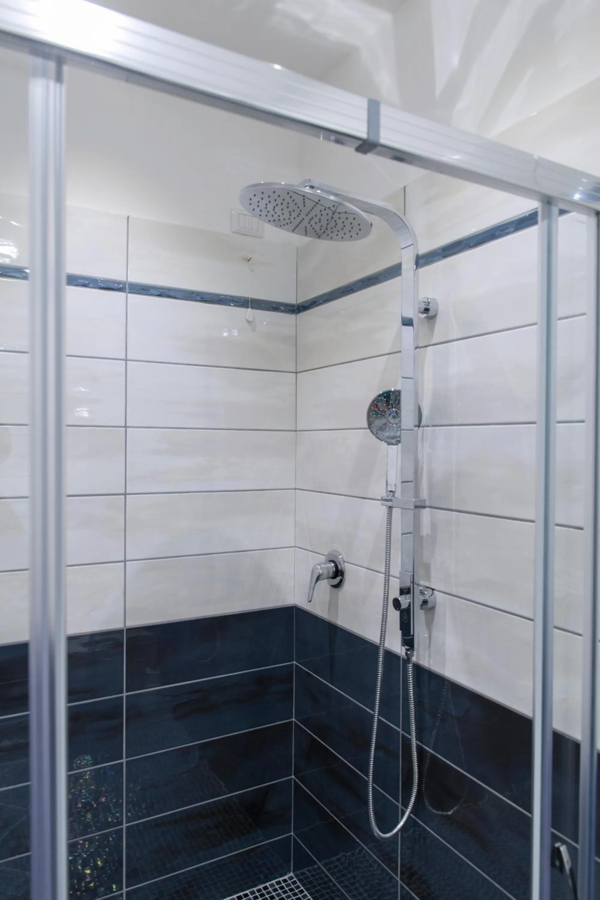 Shower in Hotel America