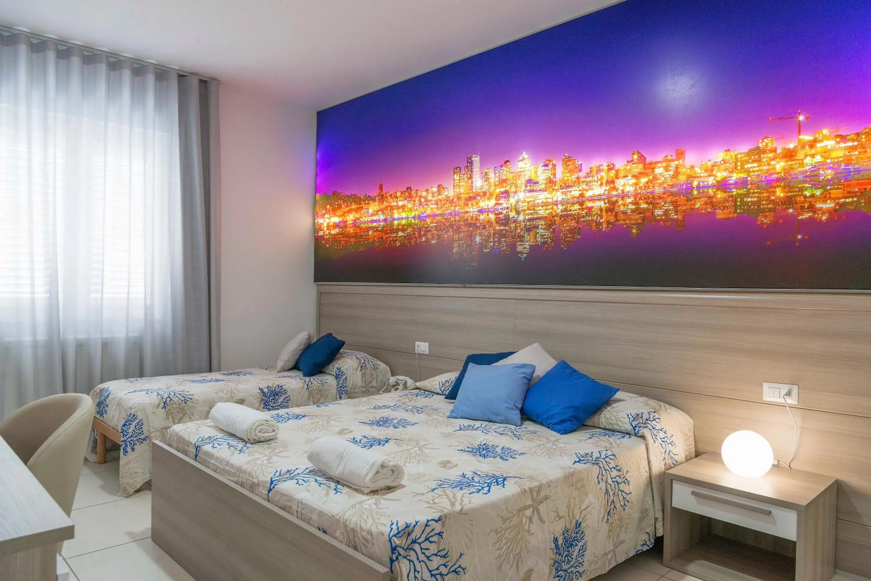 Photo of the whole room, Bed in Hotel America