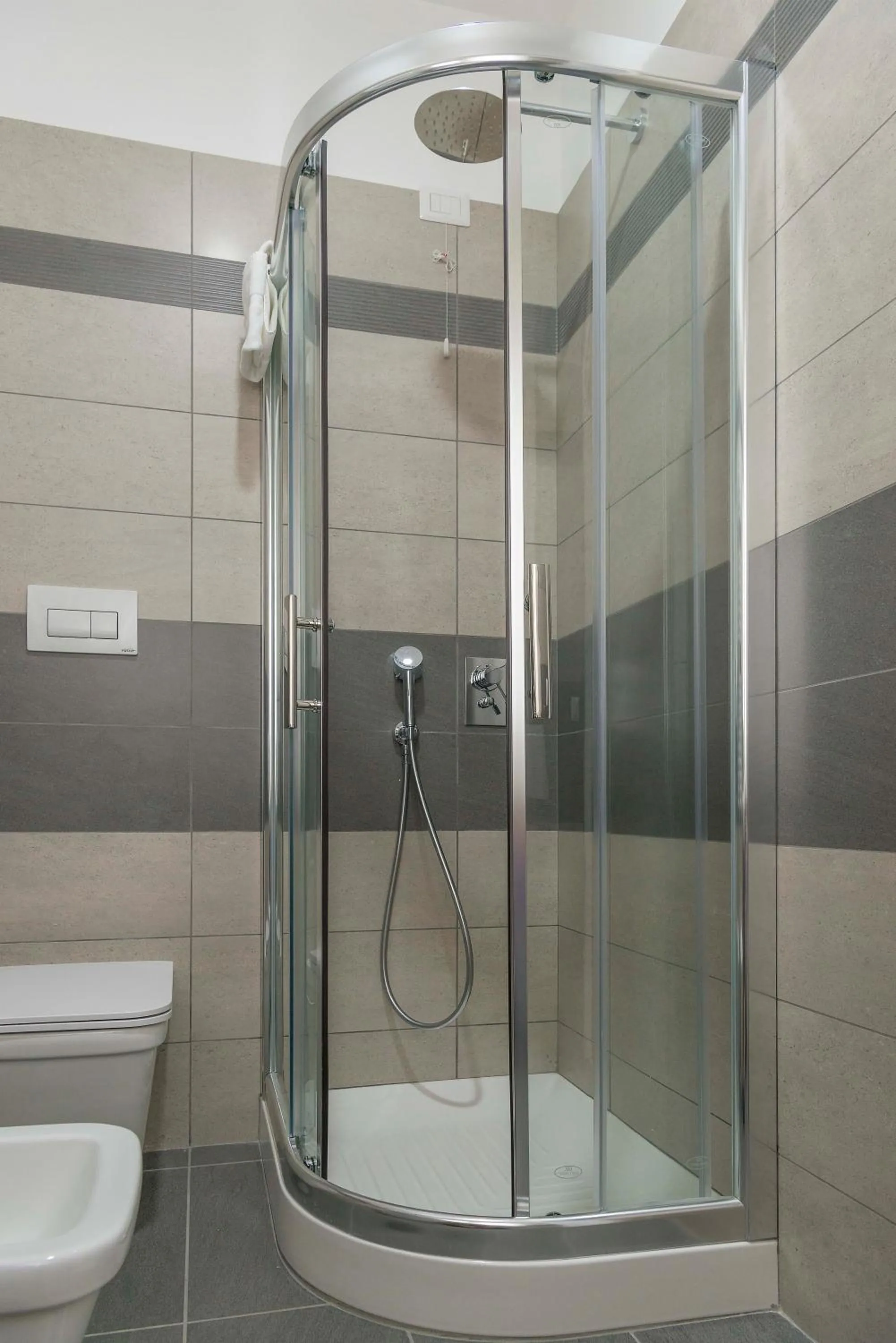 Shower in Hotel America