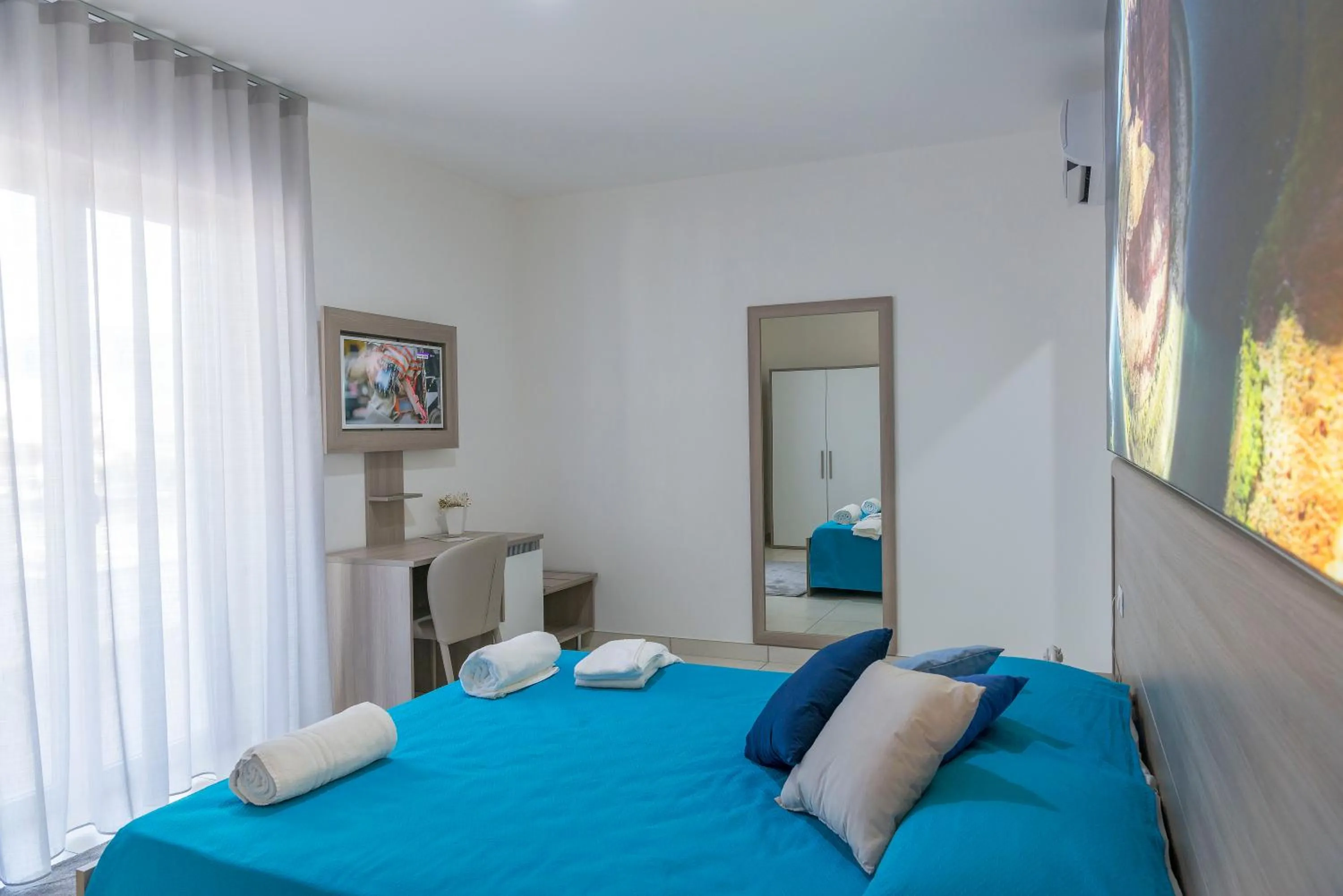 Photo of the whole room, Bed in Hotel America