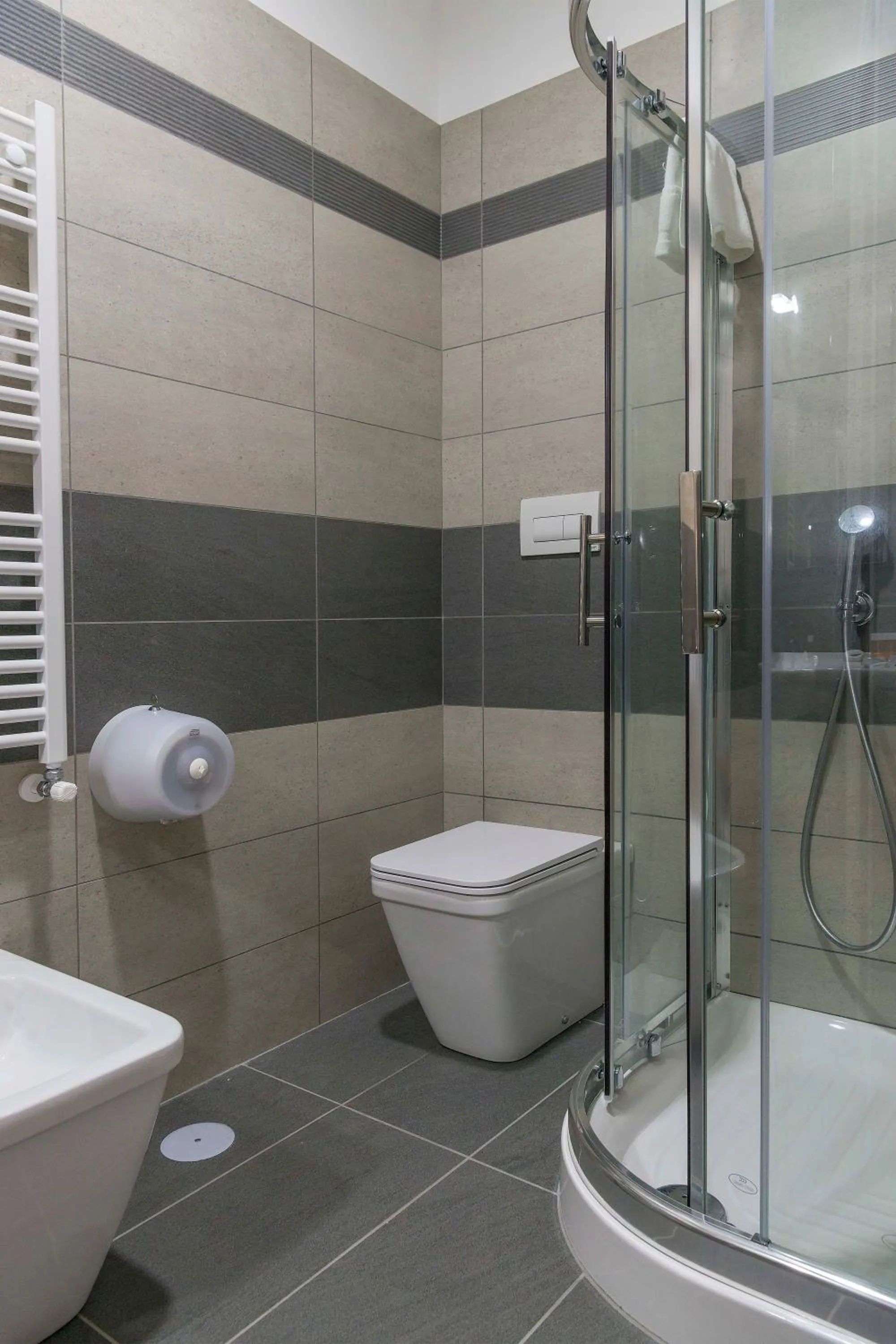 Shower in Hotel America