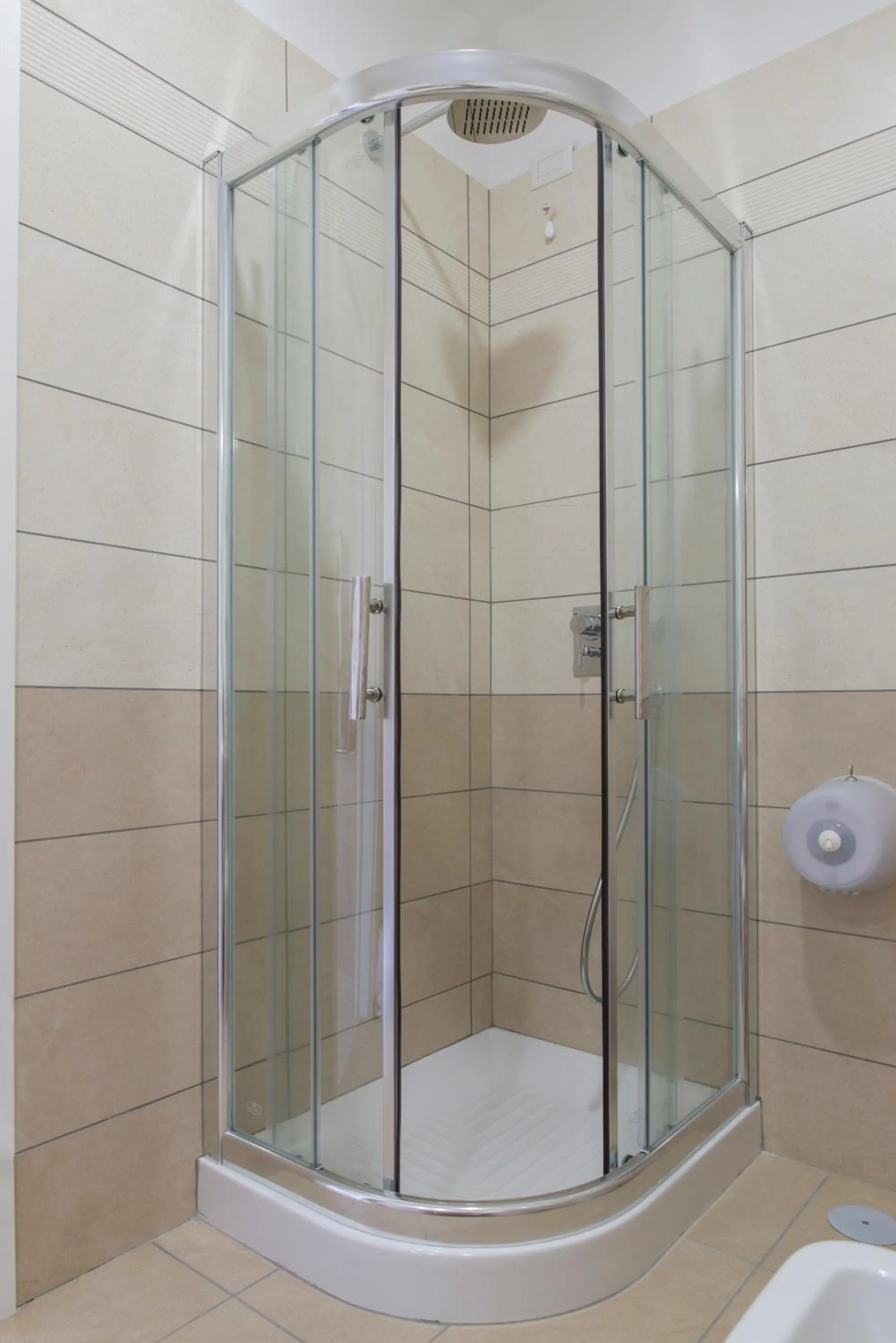 Shower in Hotel America