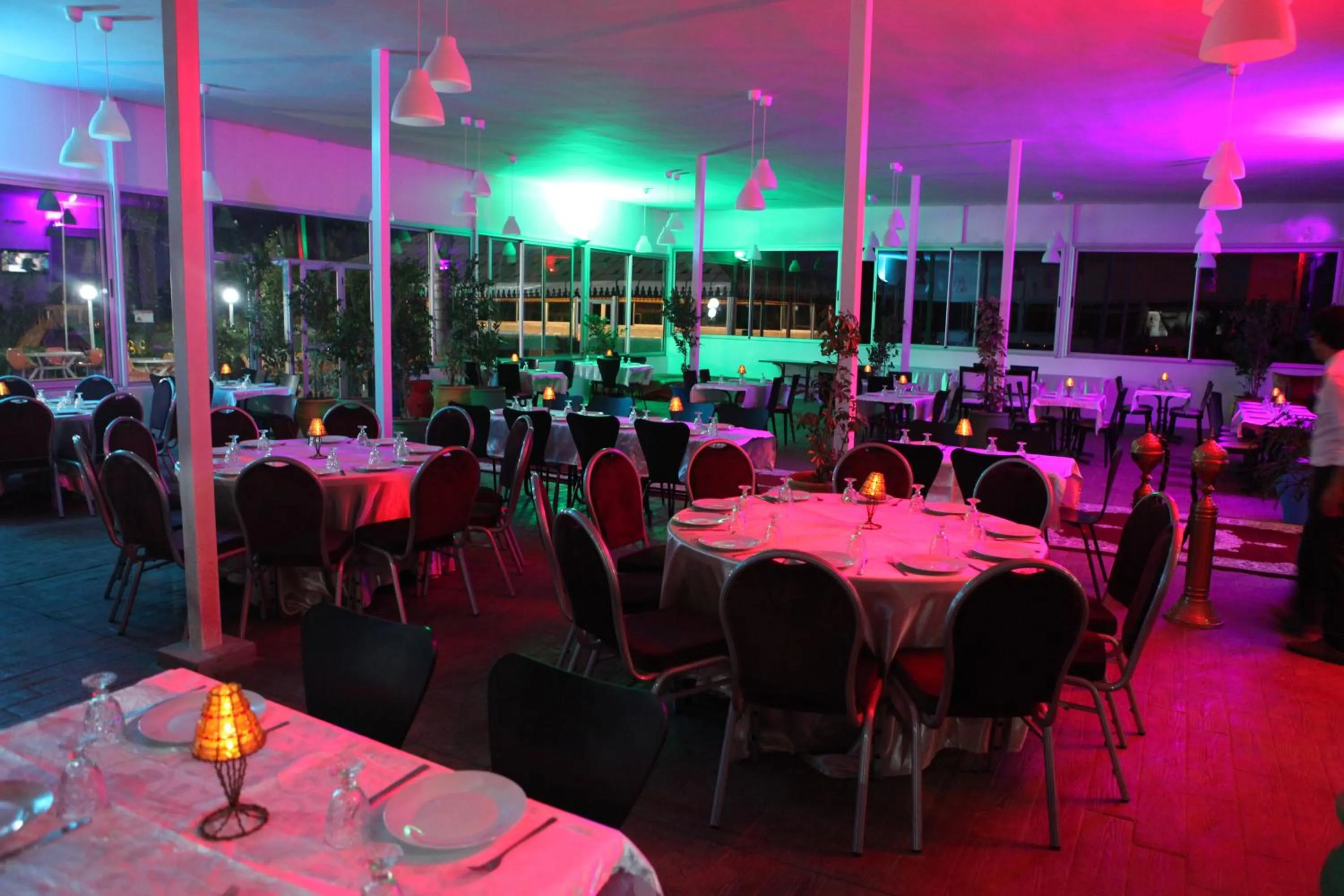 Restaurant/places to eat in Zerad