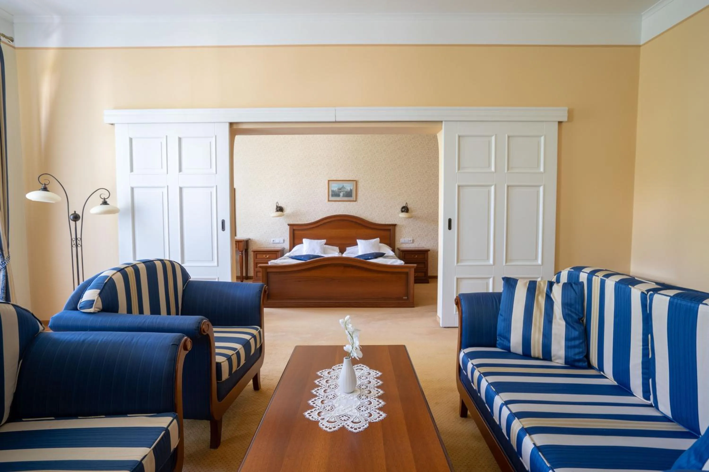 Living room, Bed in LD PALACE Spa & Kur