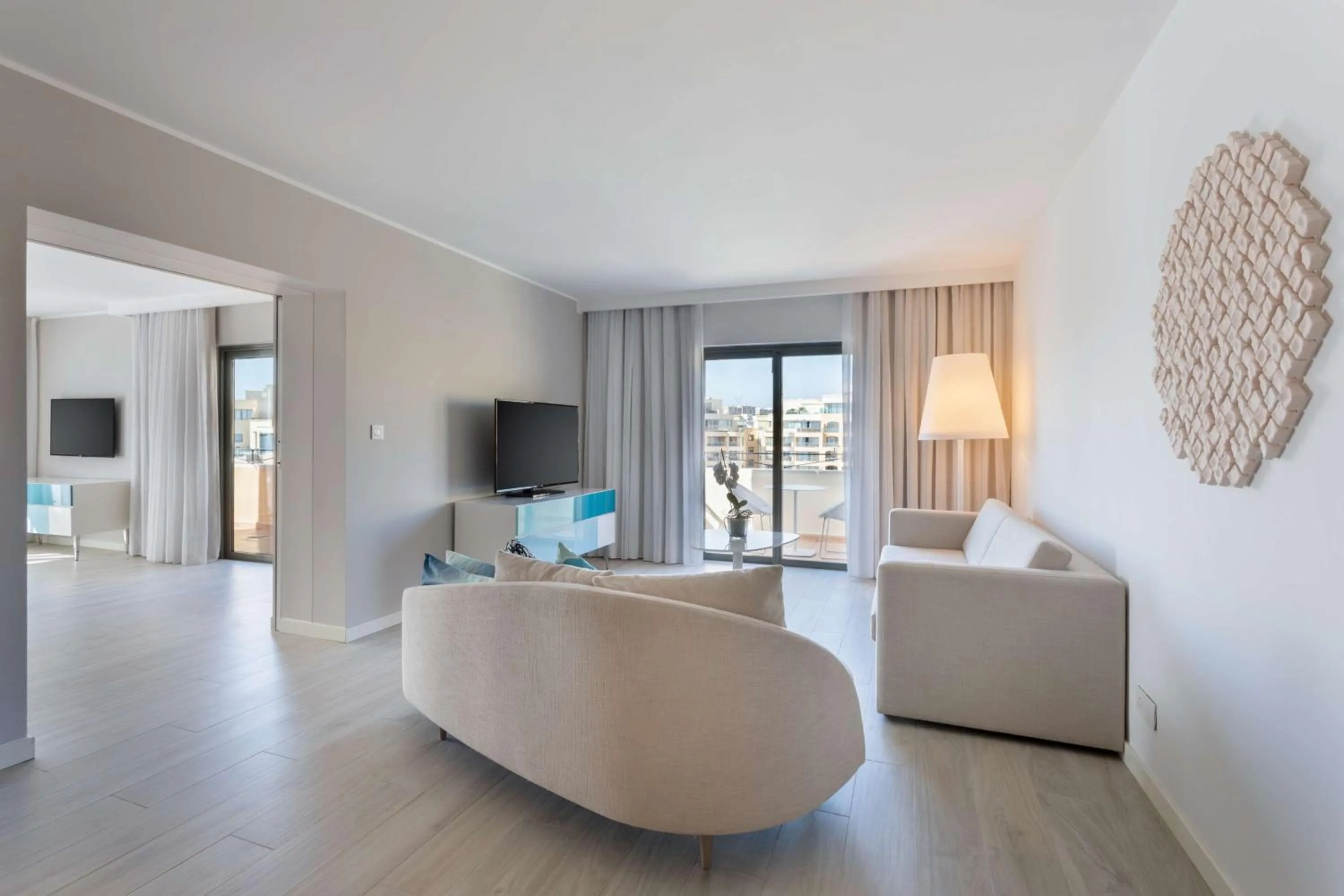 Living room, Bed in Hilton Malta