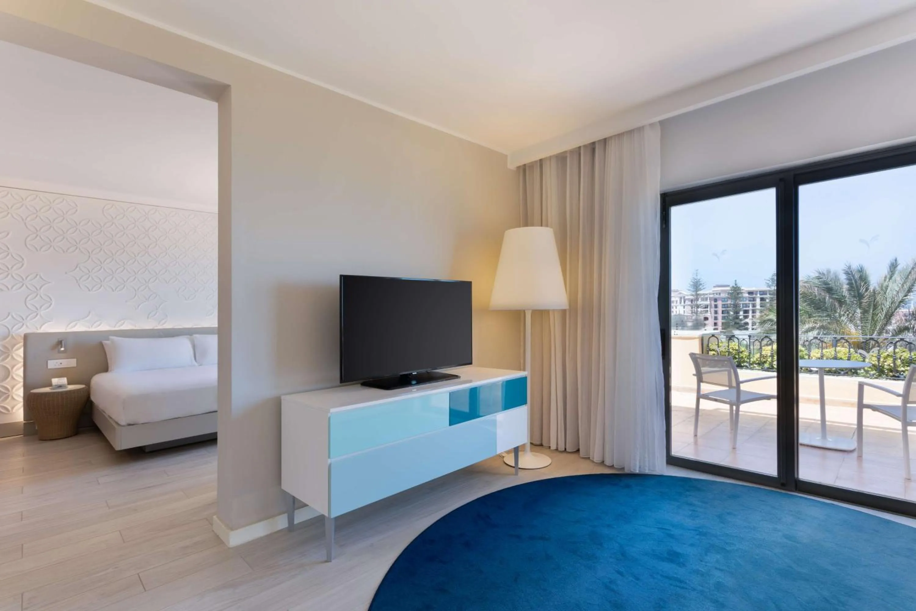 Living room, Bed in Hilton Malta