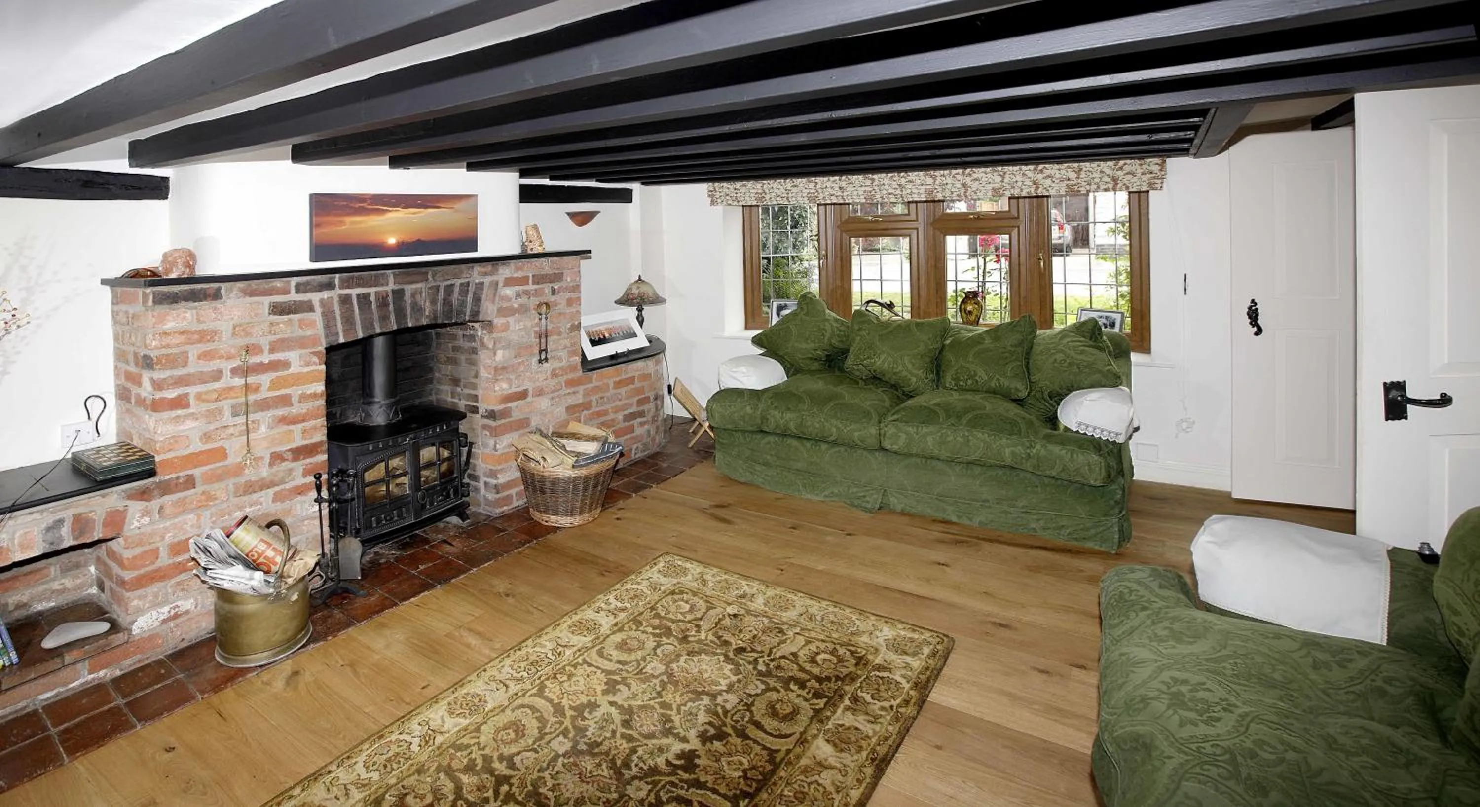 Communal lounge/ TV room in Rose Cottage