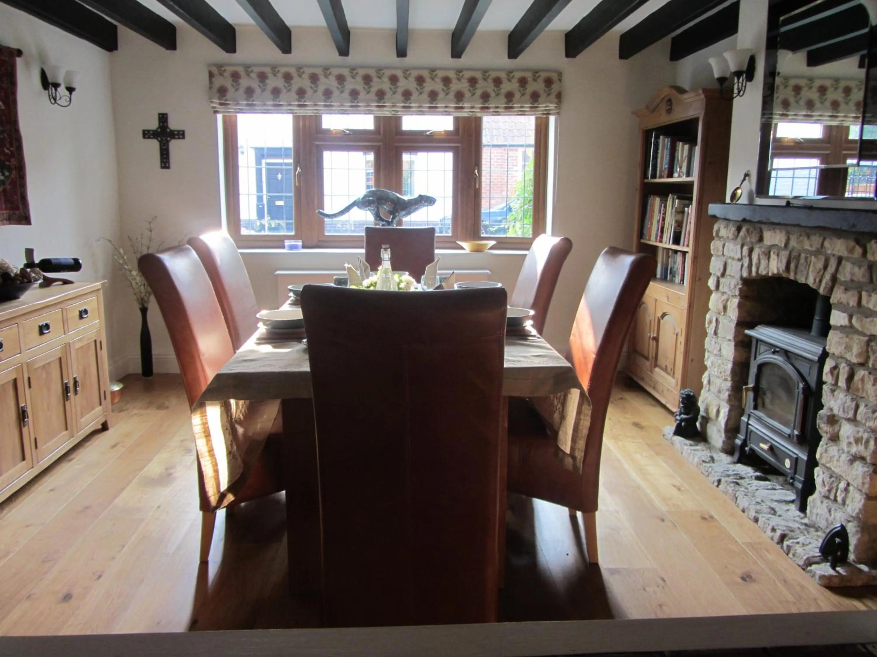 Dining area in Rose Cottage
