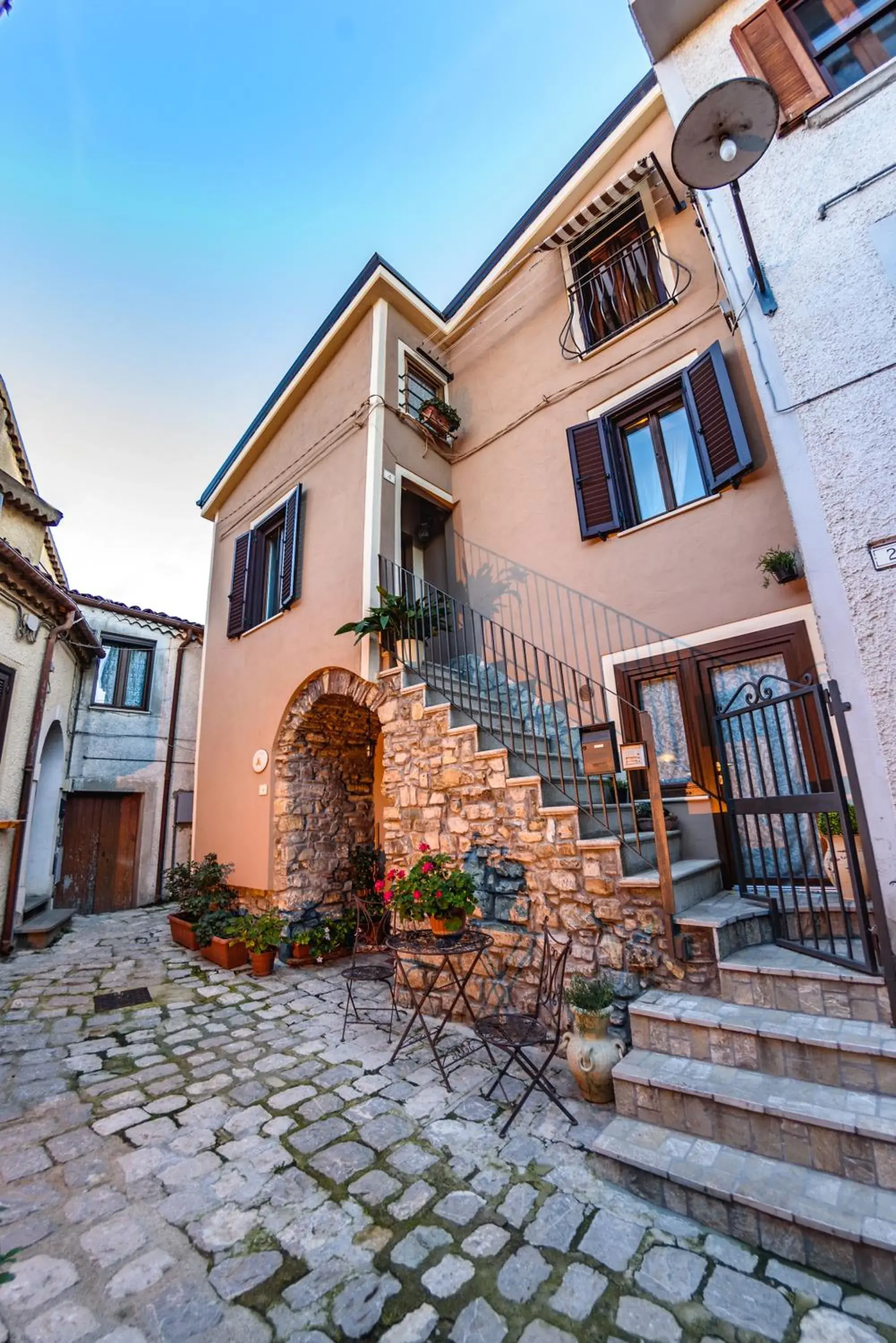 La Finestra Sui Cento Portali La Finestra Sui Cento Portali