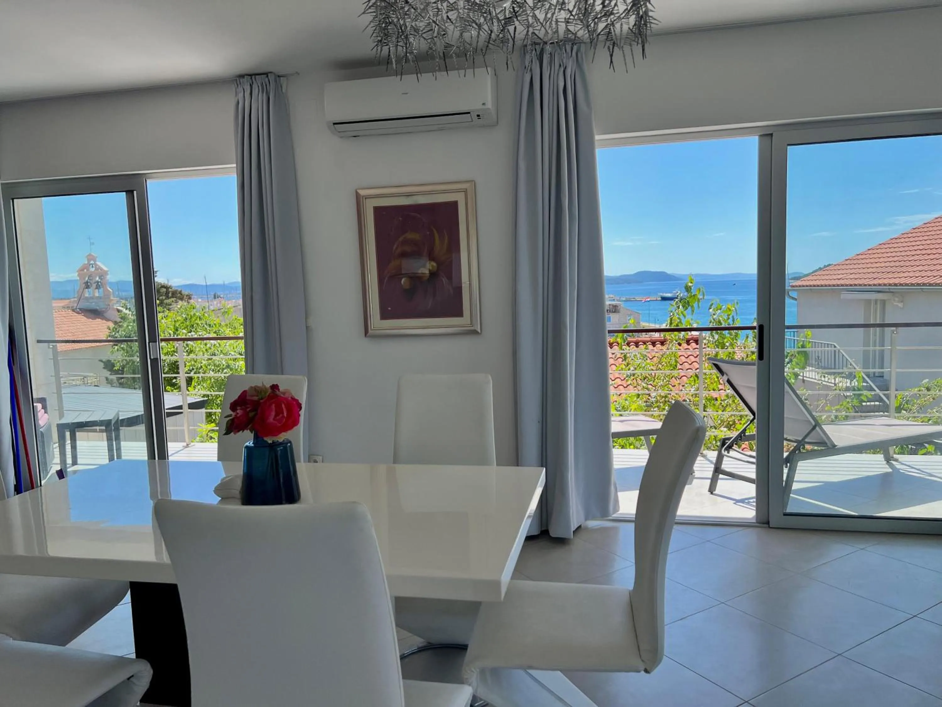 Villa White