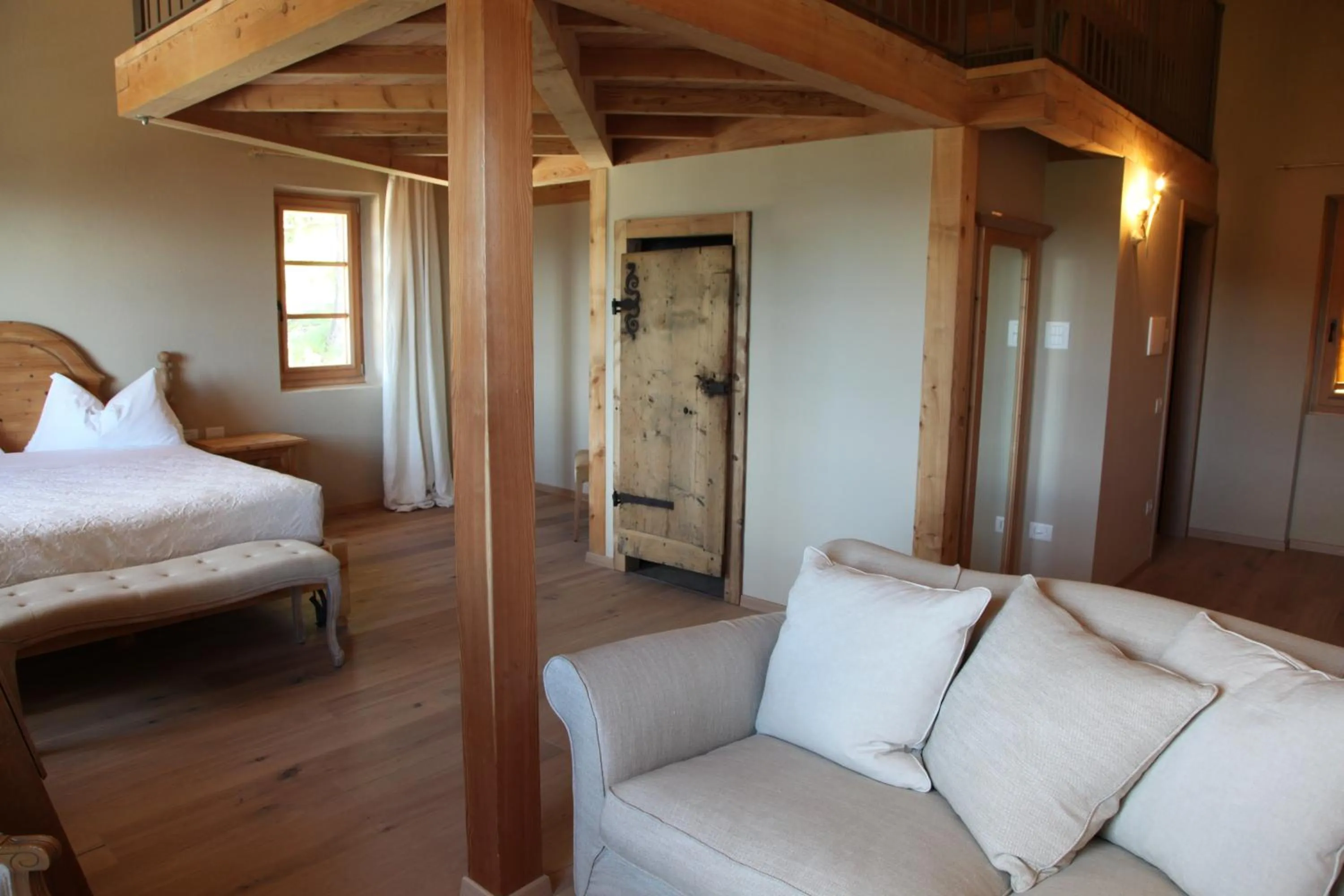 Living room, Bed in Hotel Alle Ciaspole