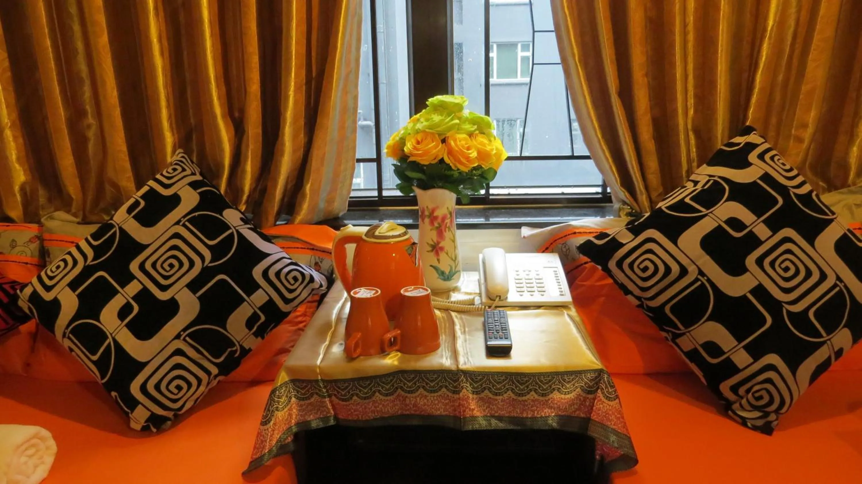 Living room in Paris Guest House, 10F FLAT D8 BLOCK D E RECEPTION 24 HOUR TSIM SHA TSUI KOWLOON