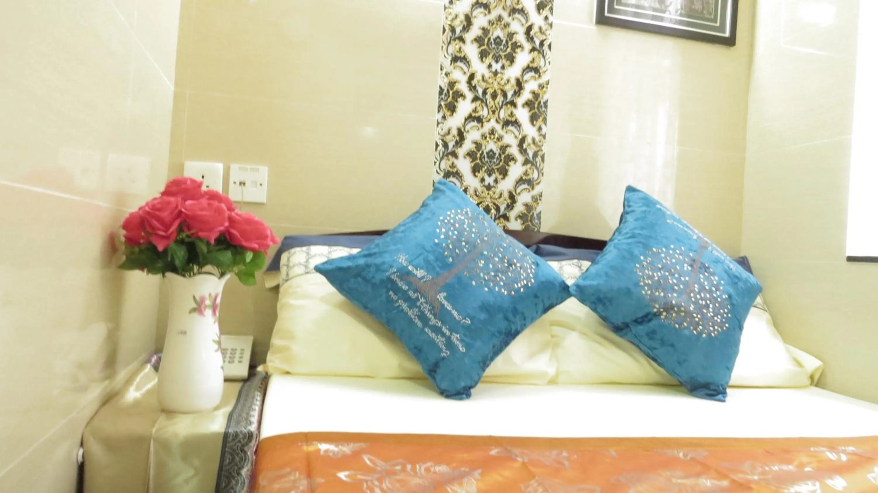 Bed in Paris Guest House, 10F FLAT D8 BLOCK D E RECEPTION 24 HOUR TSIM SHA TSUI KOWLOON