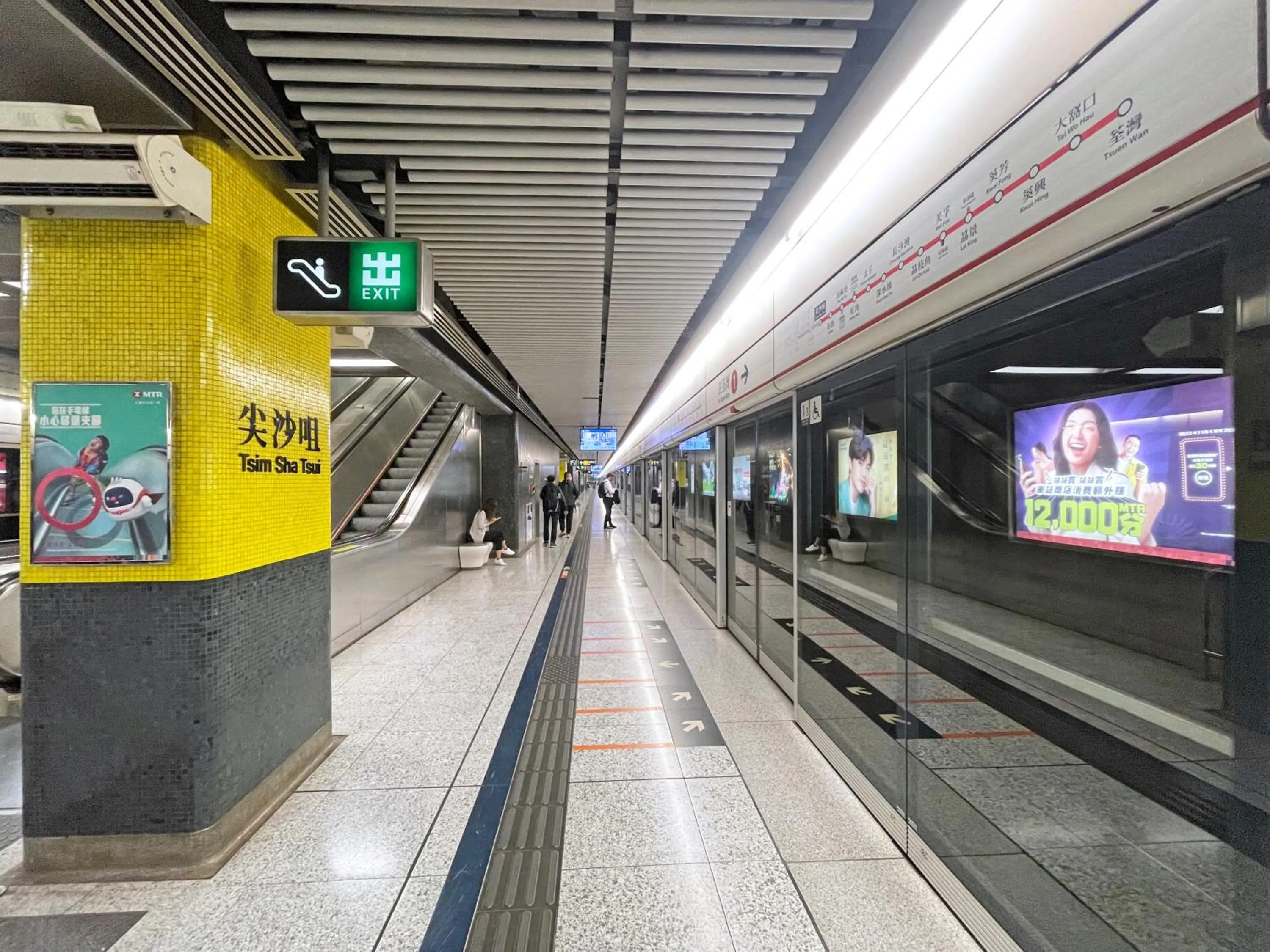 Location in Paris Guest House, 10F FLAT D8 BLOCK D E RECEPTION 24 HOUR TSIM SHA TSUI KOWLOON